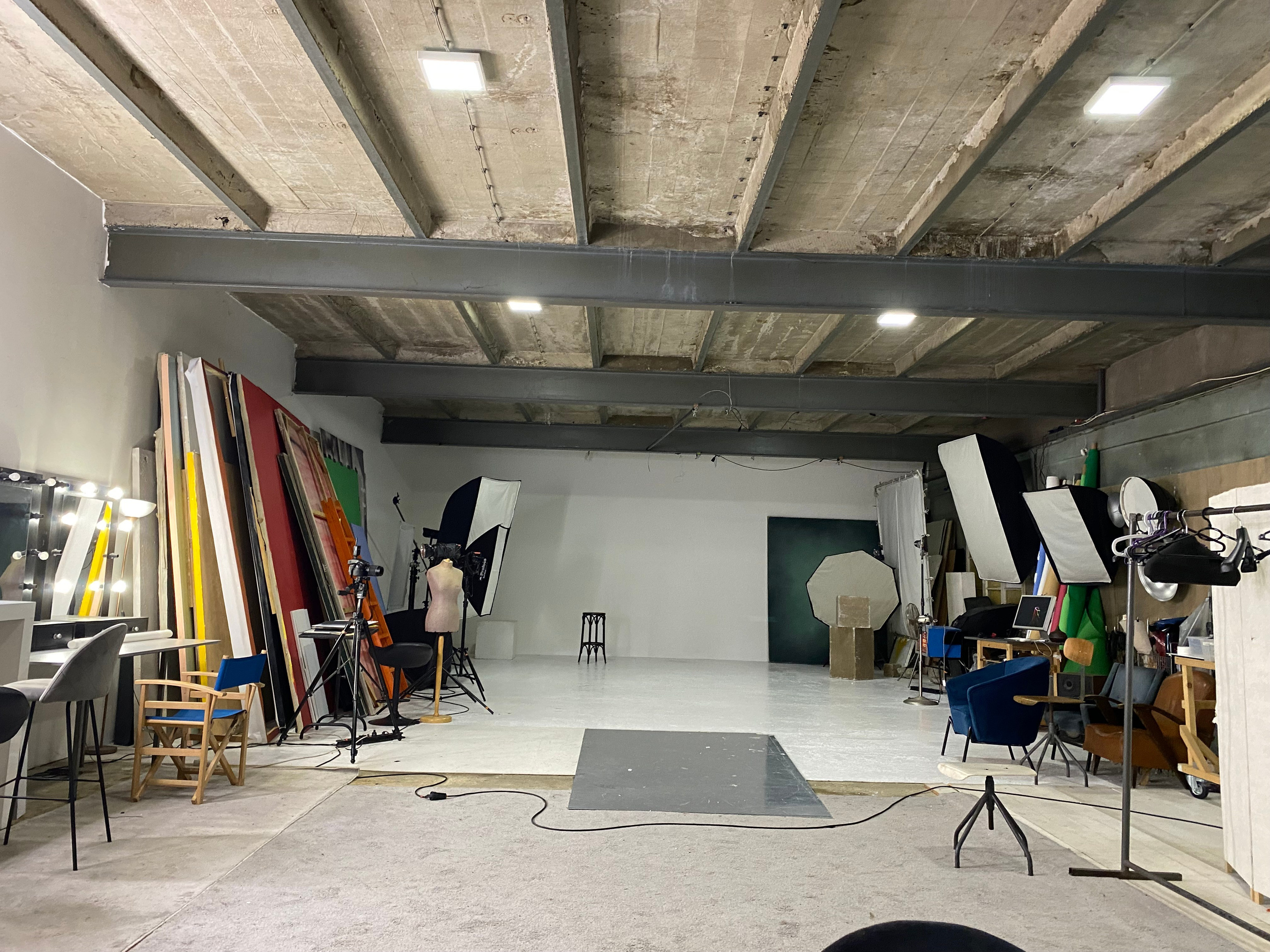 Studio Photogenic. Commercial and studio photographer in Belgrade