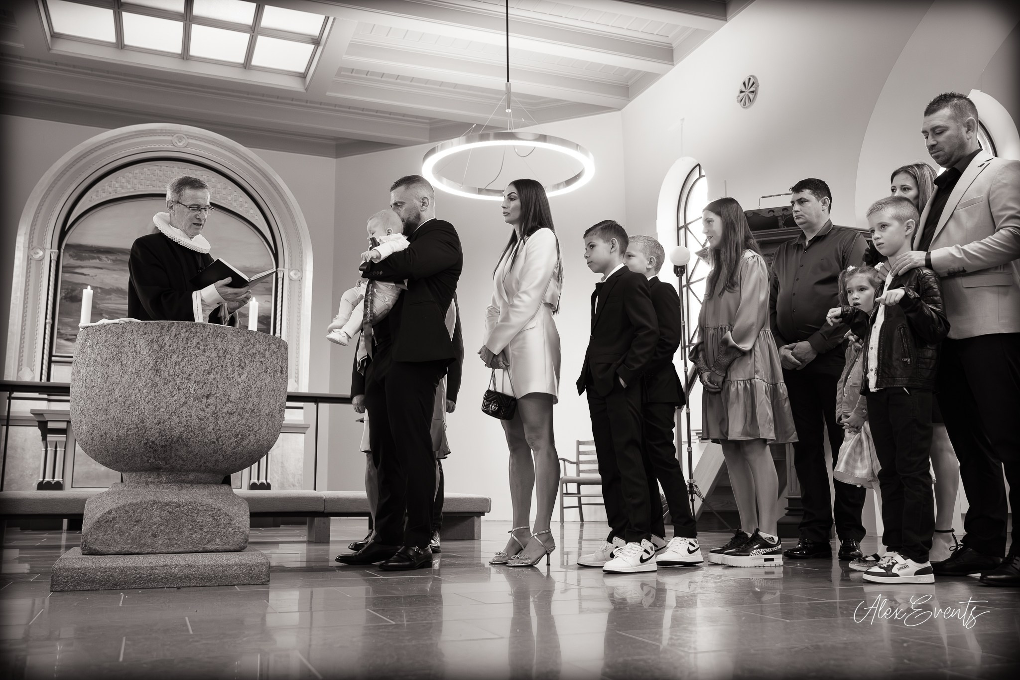 Botez fotografiat in Danemarca la biserica si petrecere | Alex Events. AlexEvents Fotograf / Videograf de evenimente Danemarca DK Horsens, Arhus, Odense, Vejle.Nunta, botez, foto-studio