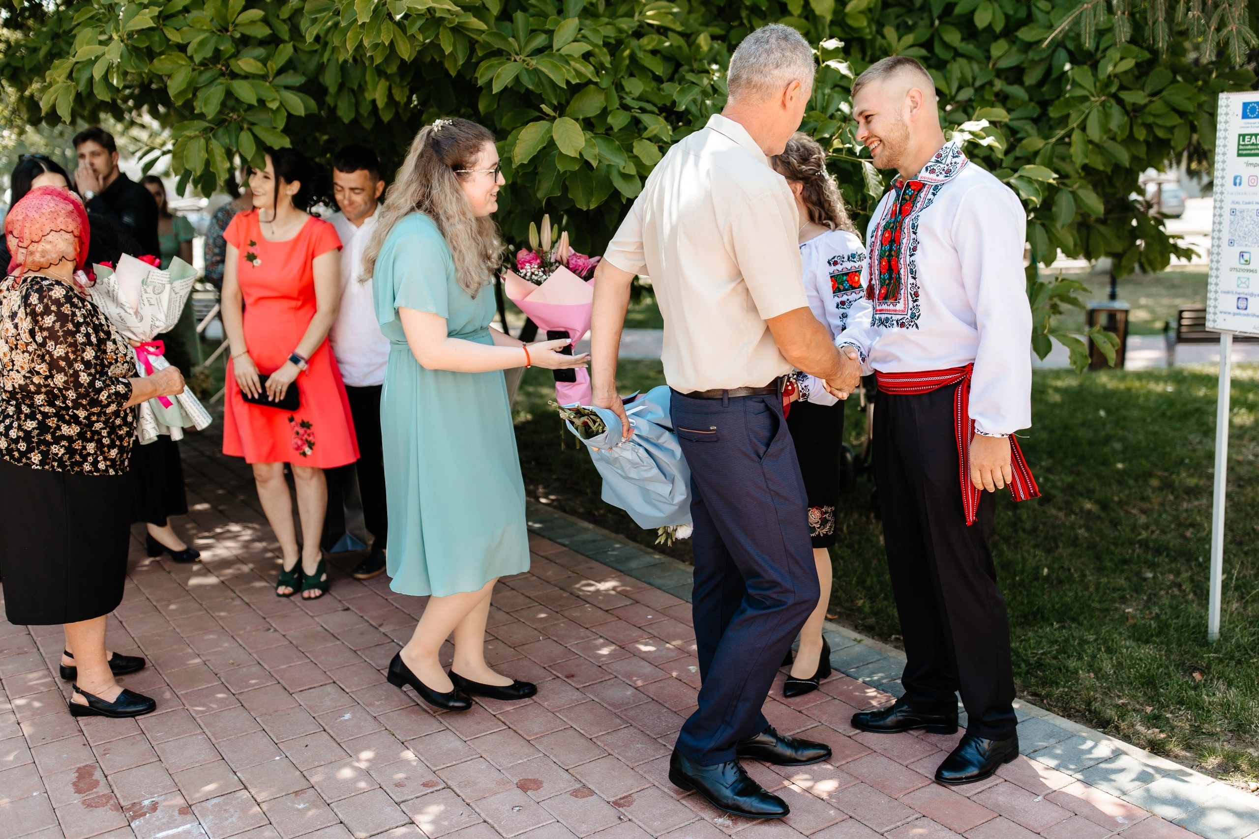 Fotograf stare civilă Siret – Andrei & Andreea în ie tradițională din Bucovina | AlinoFotoStudio
