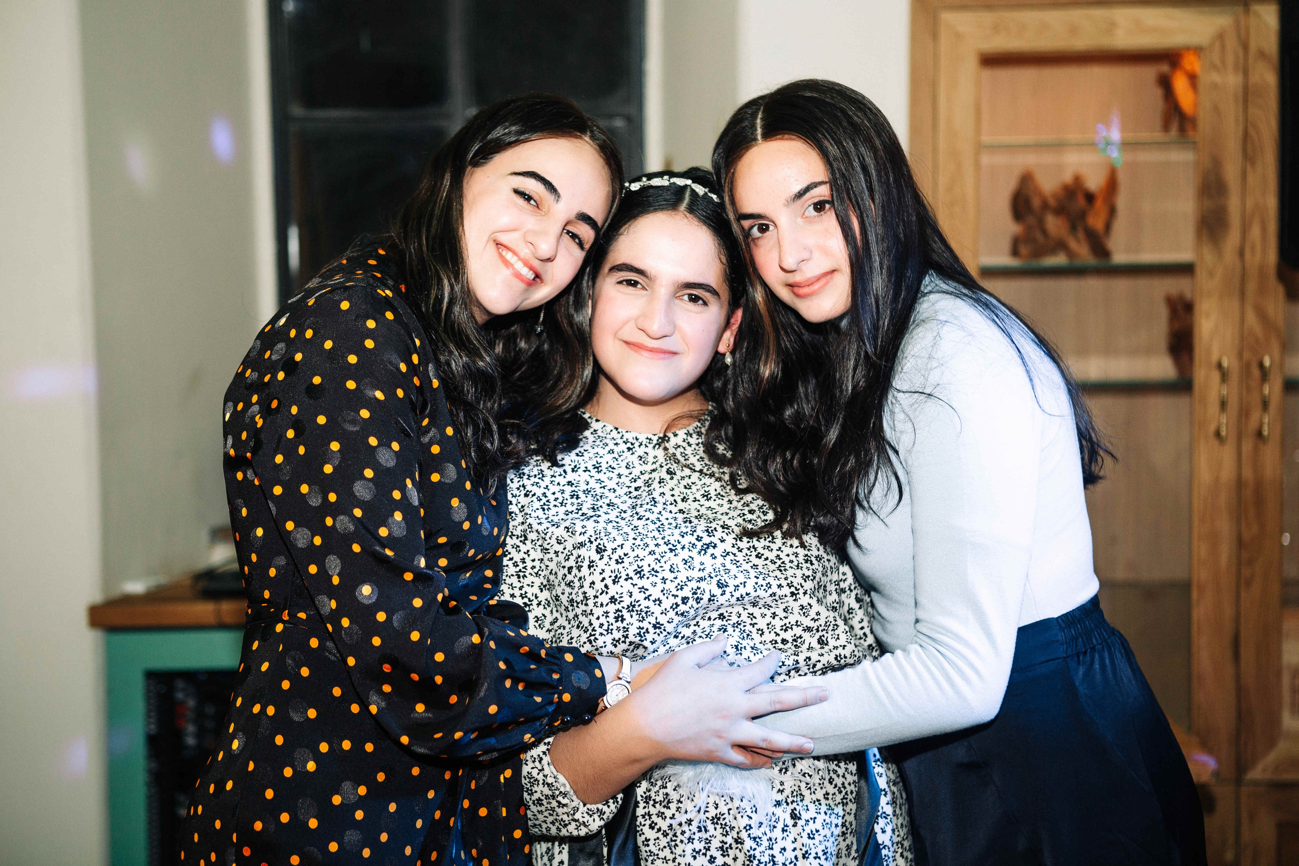 PARTY IN A RESTAURANT WITH THE WHOLE FAMILY. Https://shi-photo.com/