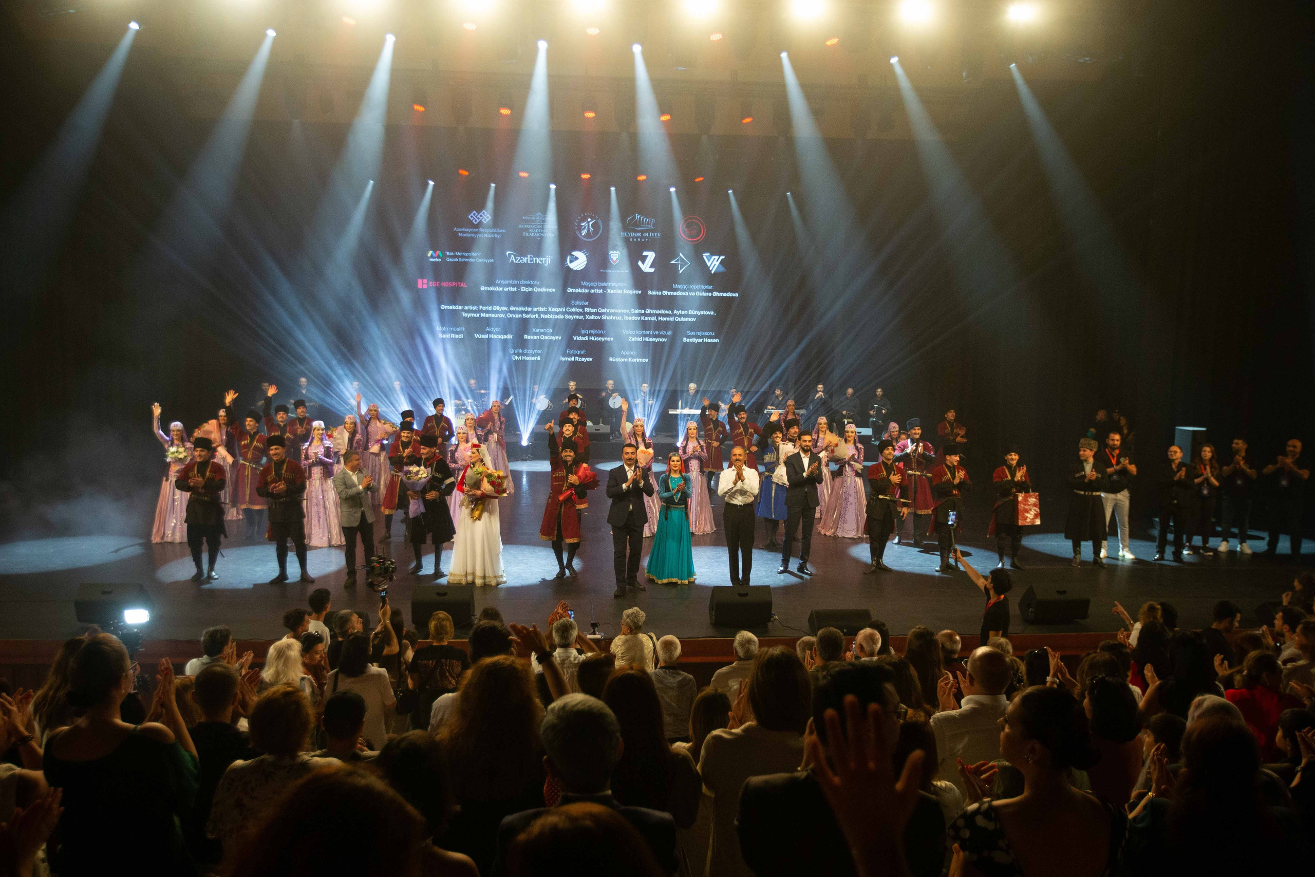 STATE DANCE ENSEMBLE. Wedding&Event photographer Ismail Rzayev in Baku