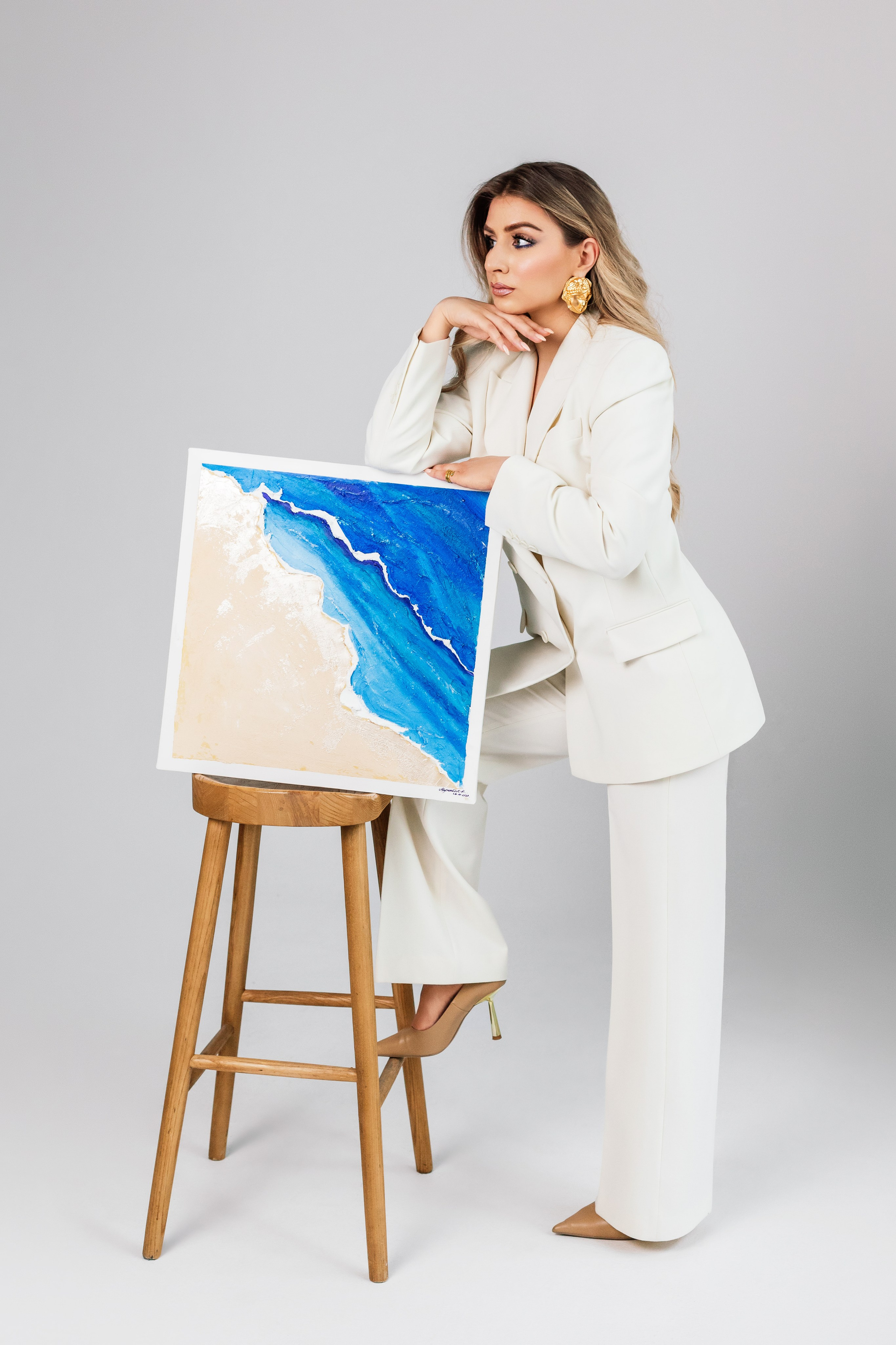 Professional studio portrait in Belgrade with soft lighting, Artistic studio portrait session in Belgrade, Serbia, Studio portrait with professional lighting setup, Elegant portrait taken in a photography studio in Belgrade