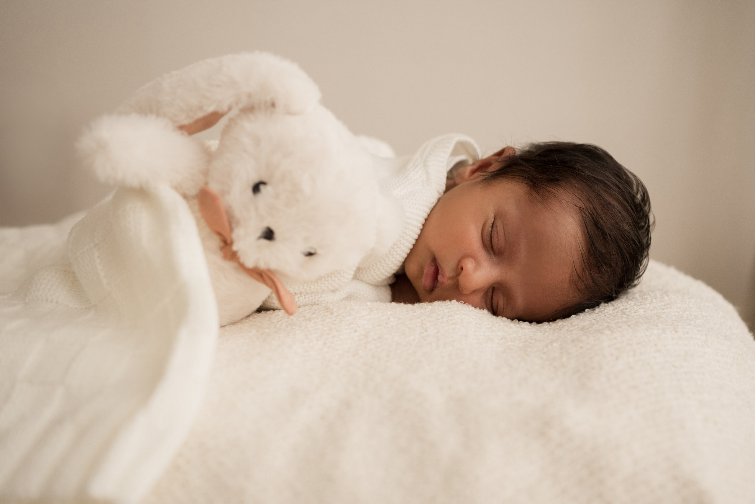 First moments of love. Angela Iakovleva — Family Photographer in Dubai