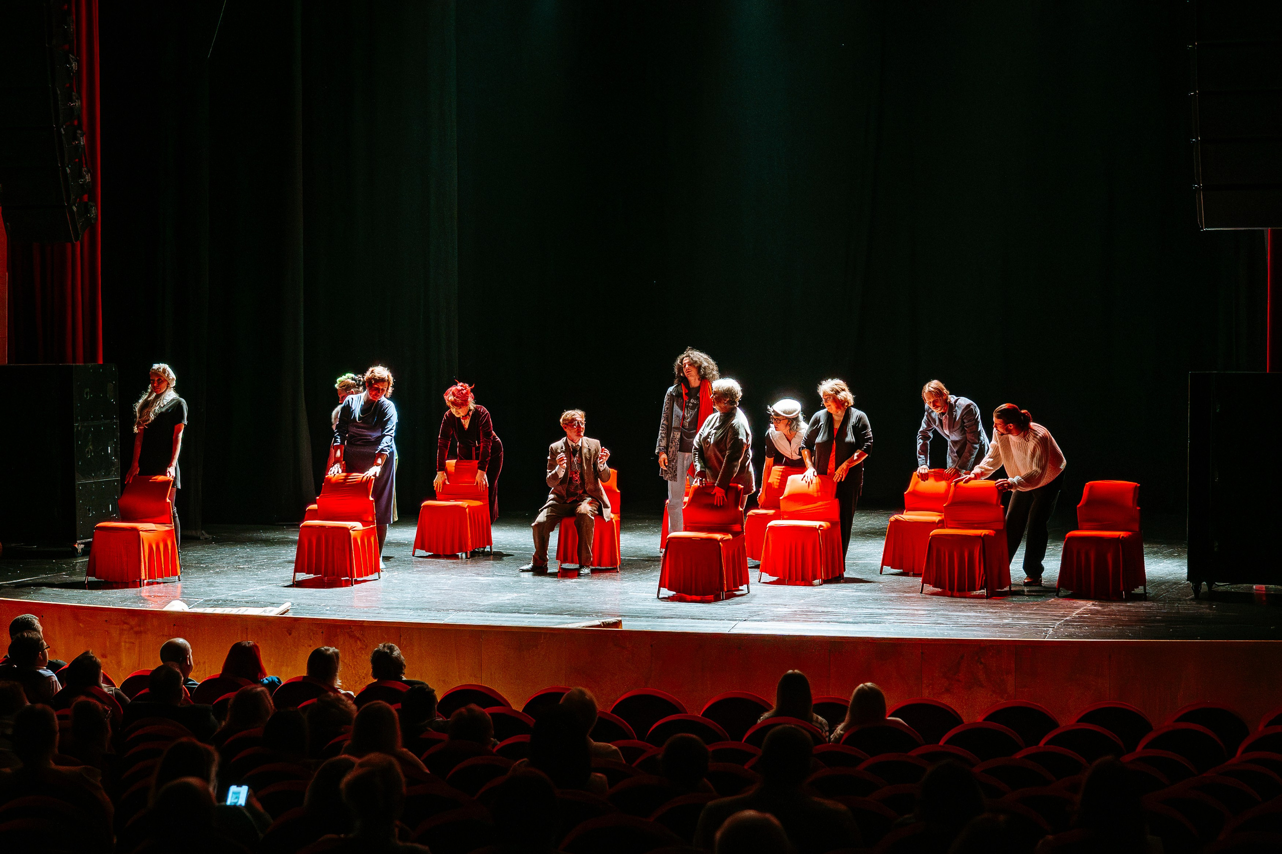 Garbo Teater „12 стульев“. Jelizaveta Gross - reportaaži- ja portreefotograaf Narvas