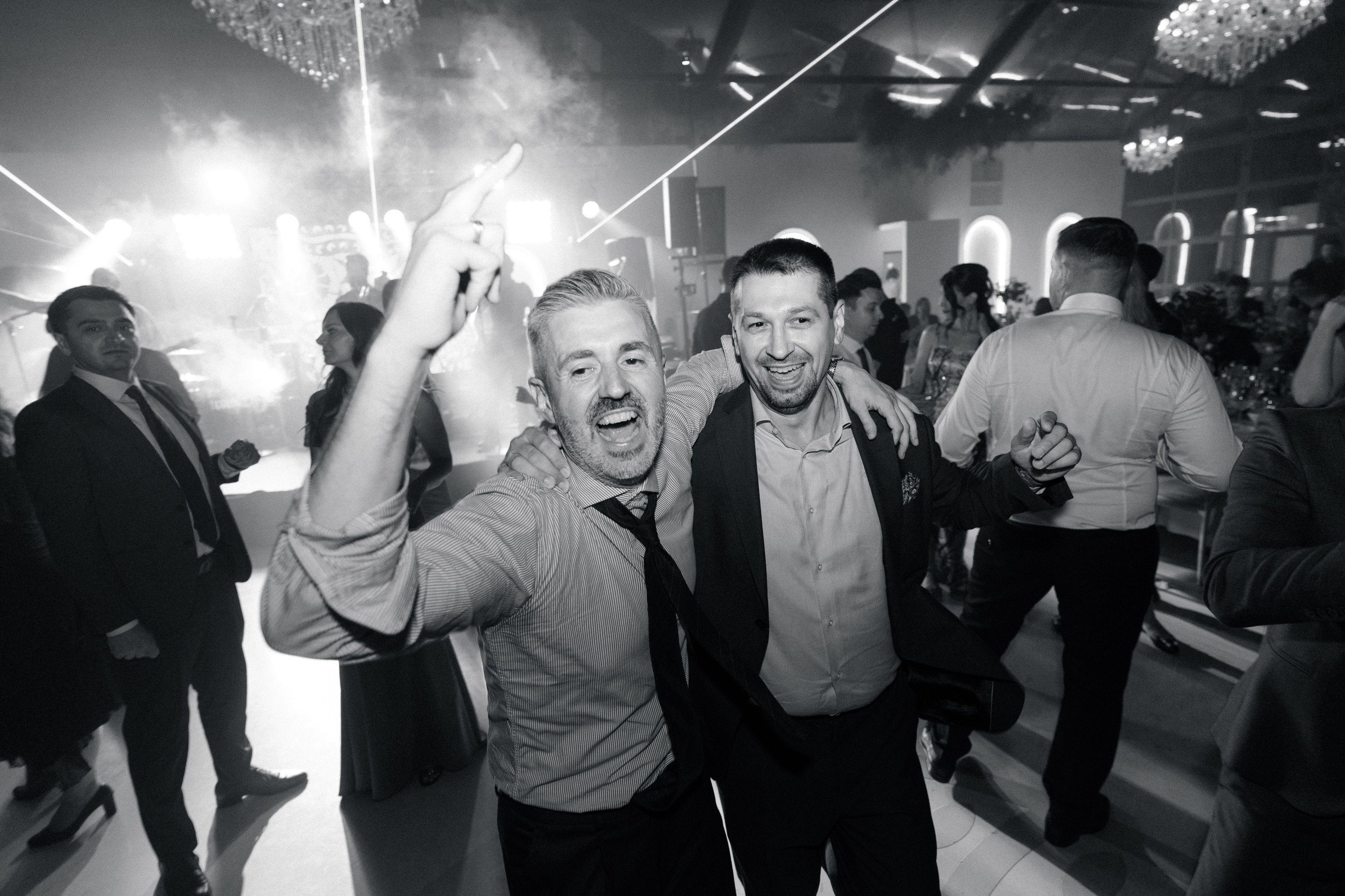 Elly & Andrew. Destination Wedding Photographer Alex Pasarelu