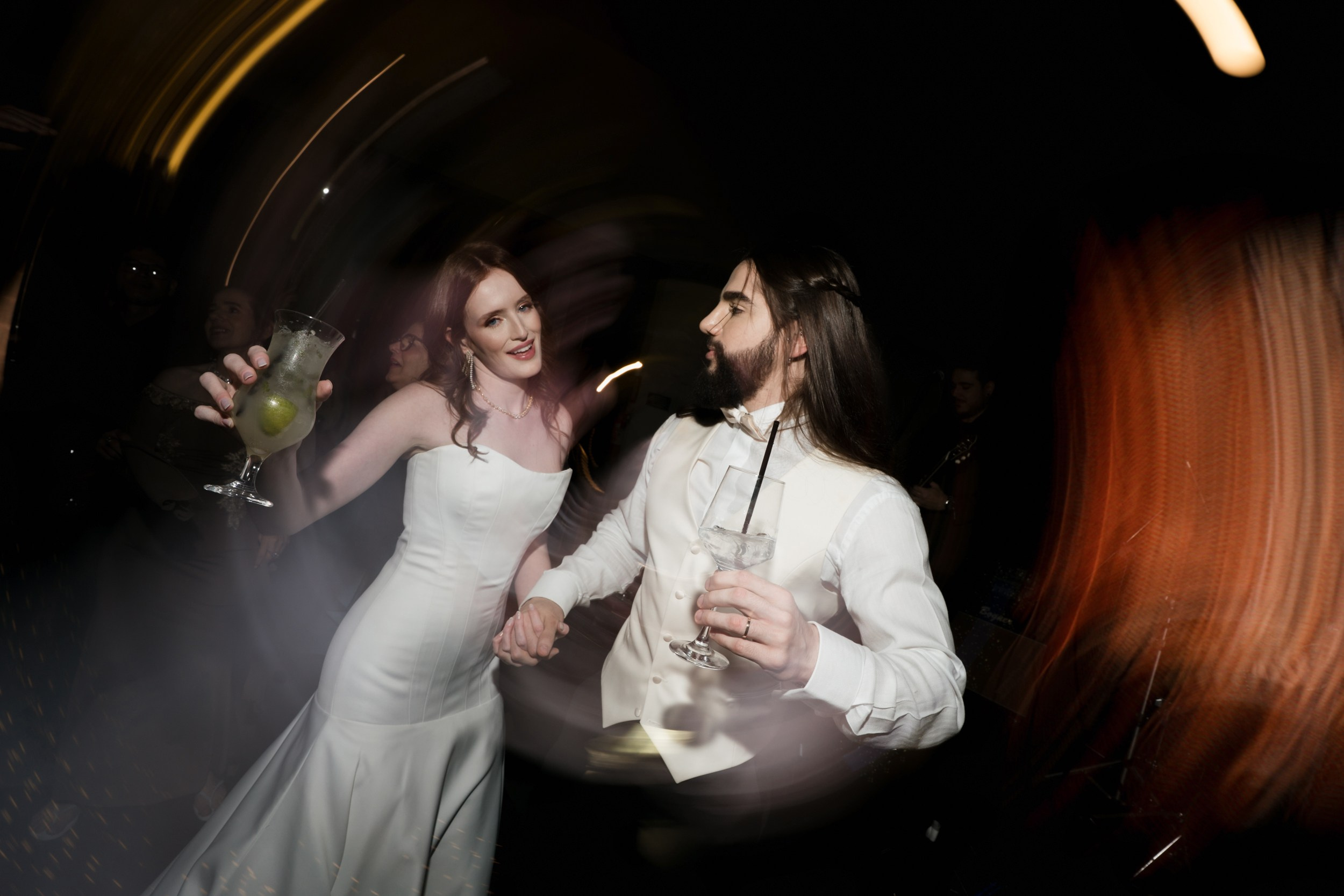 O LIAC Pampulha foi palco do casamento de Ana e Igor em BH. Edu e Josi registraram cada emoção com olhar documental.
