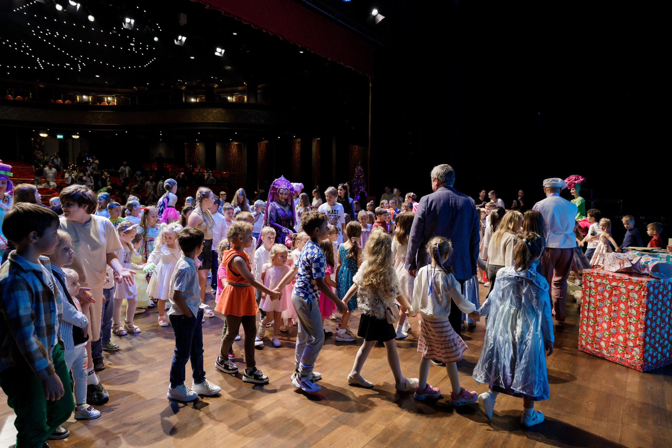 Новогодняя сказка для журнала Русские Эмираты, Дубай 2024. Фотограф Анна Кучерявая | Свадьбы и мероприятия в Дубае