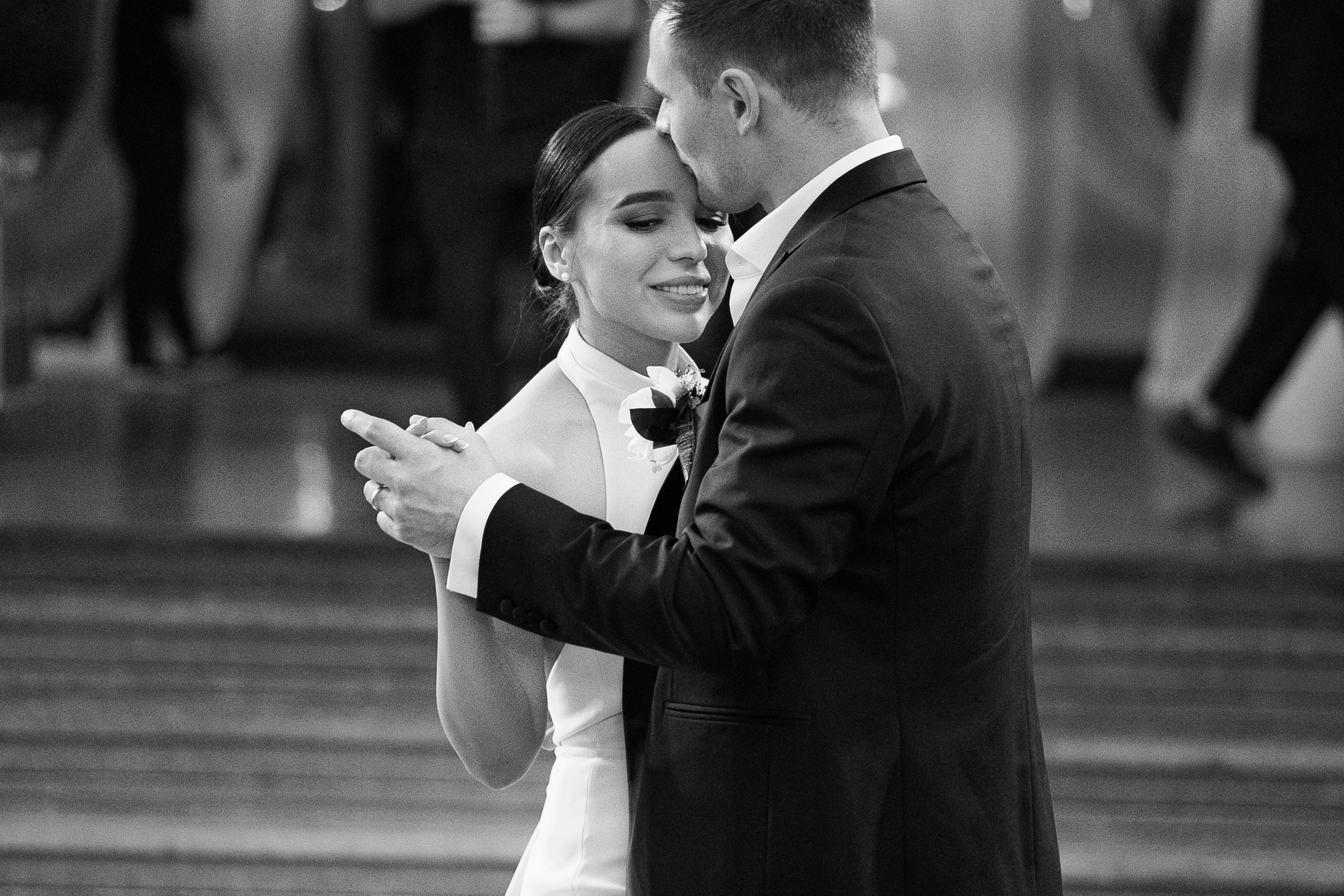 Thomas & Suyumbika. Главная