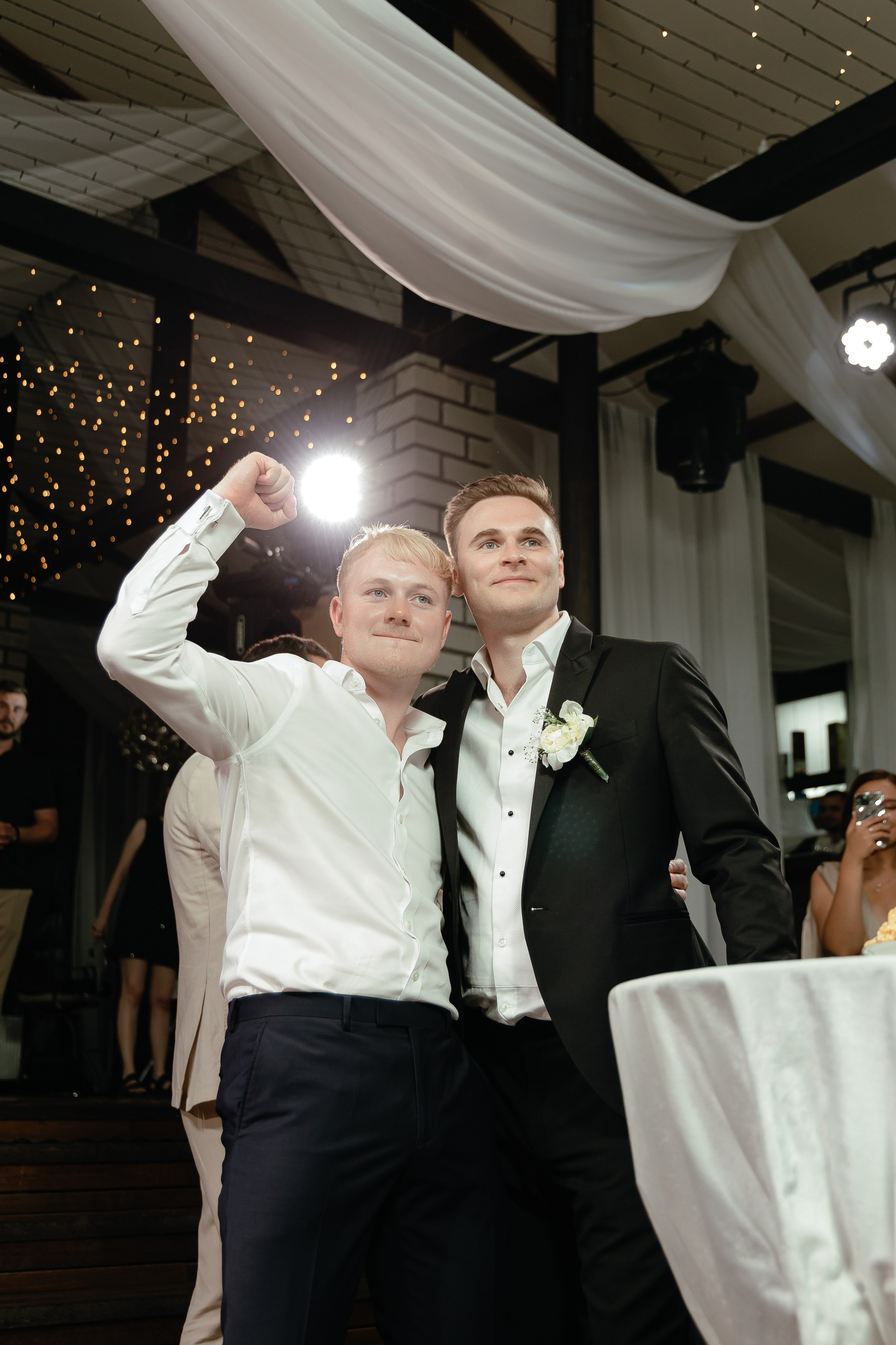 Thomas & Suyumbika. Главная