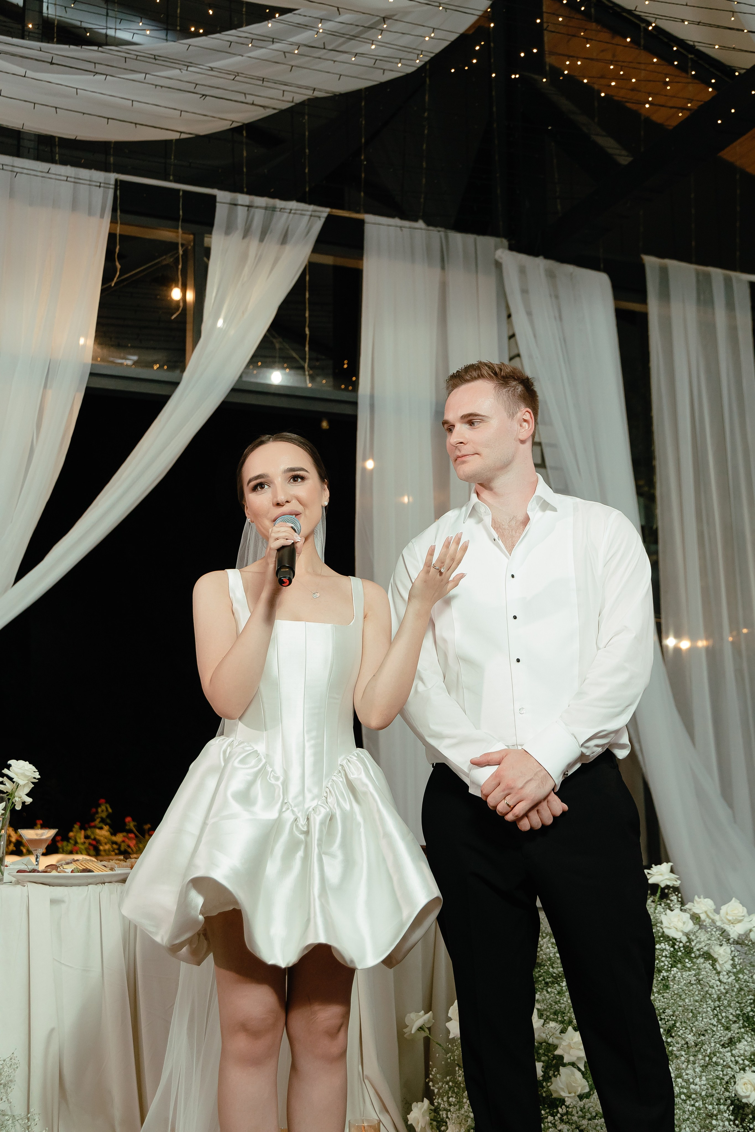 Thomas & Suyumbika. Главная