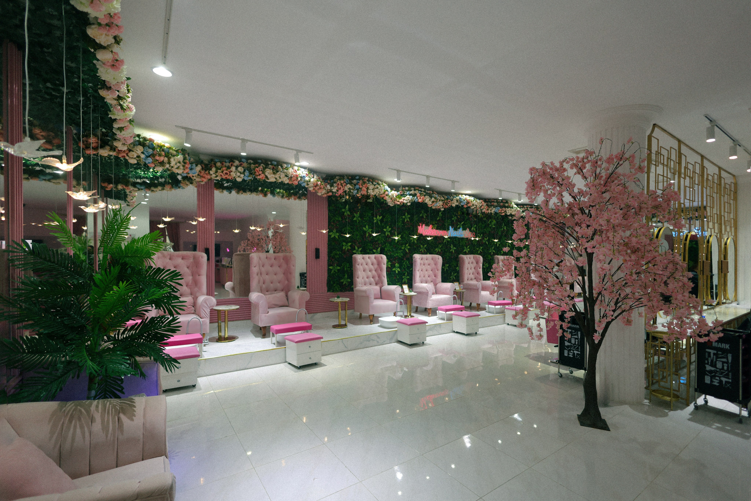 Salons. InHype Studio