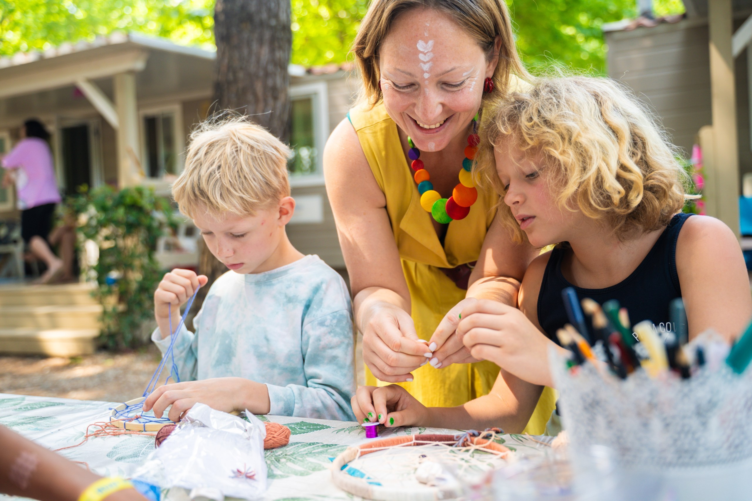 Артклассы детские. Семейные лагеря в Европе с Ниной Янечковой и Ириной Зиновьевой