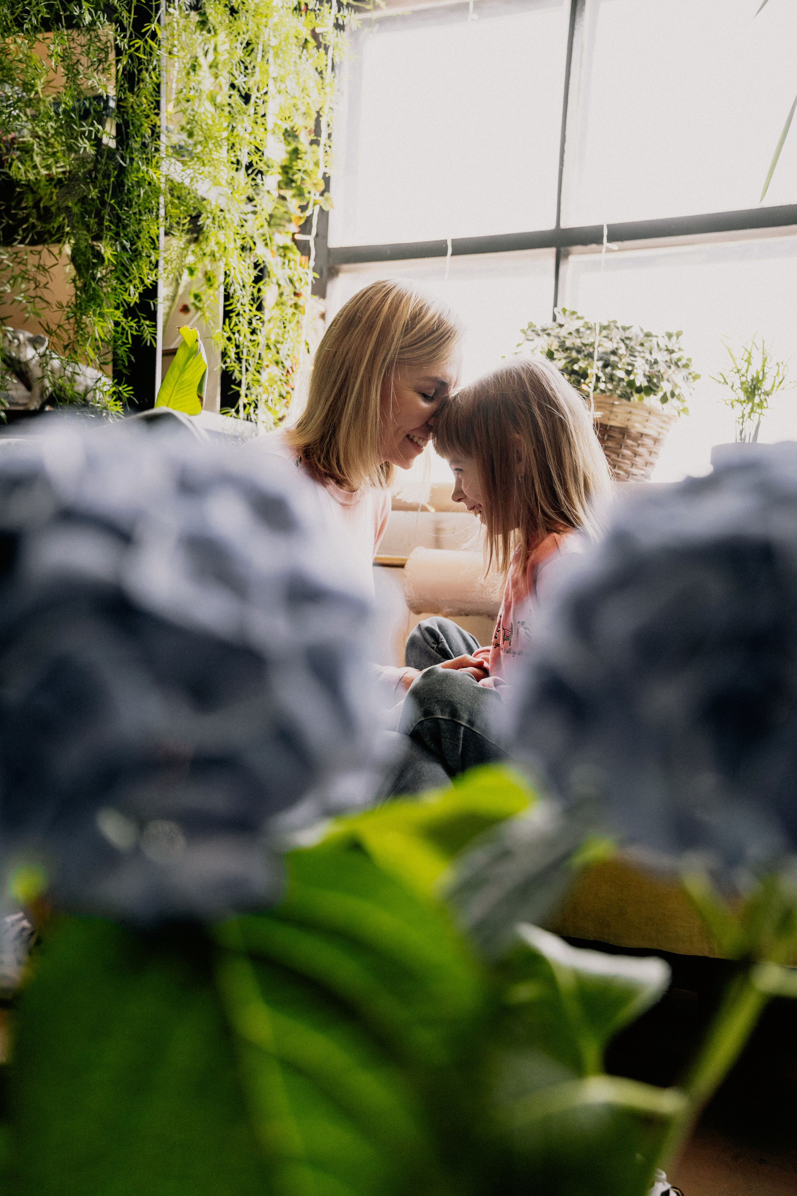 Studio Family Photography with Greenery – Fresh & Elegant. Alisa Tant — Family and newborn photographer Bucks County, Montgomery county, Philadelphia, NJ