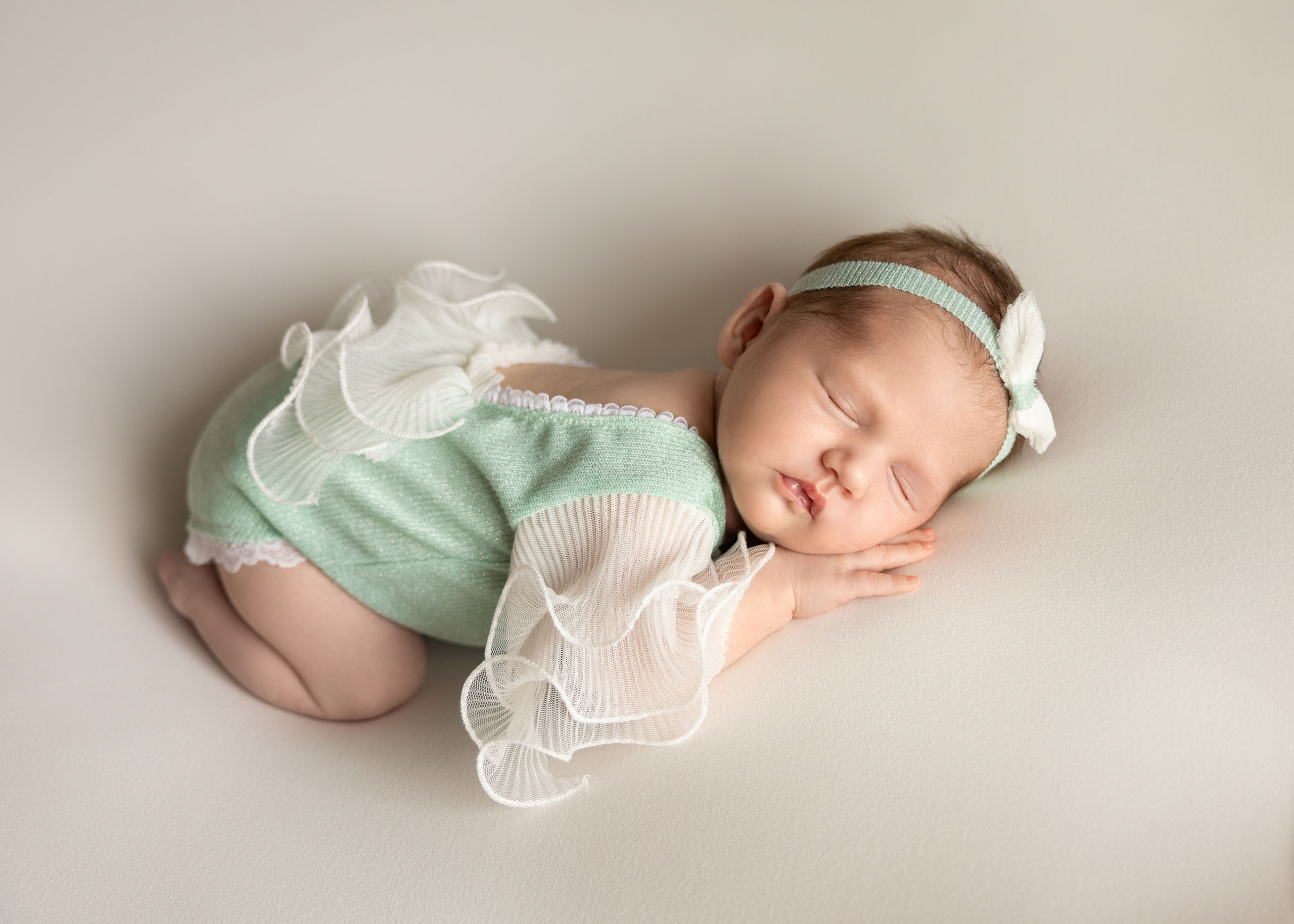 soft newborn photos for girl