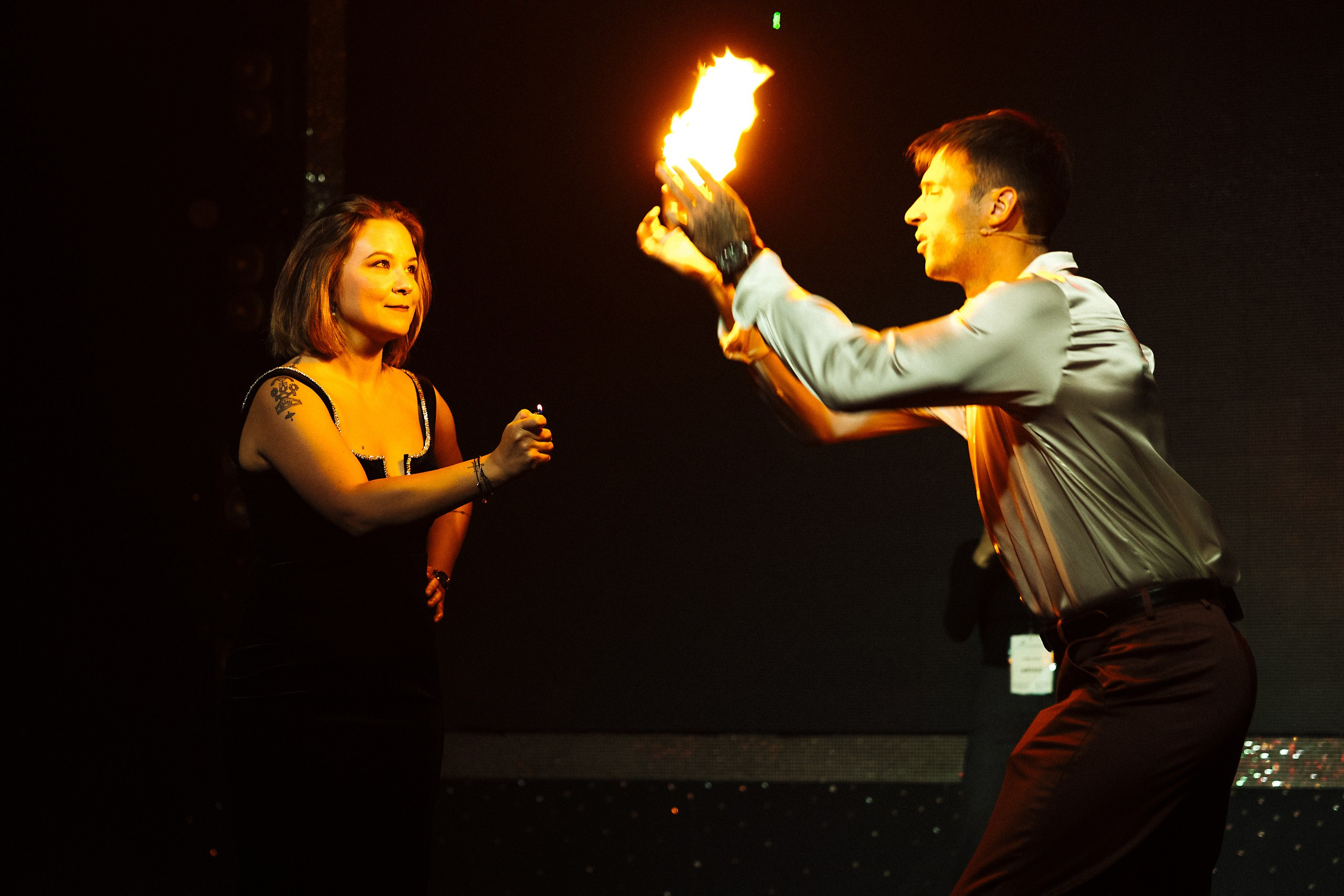 Новогодняя фотосессия в стиле «Оскар» для компаний — свет софитов и звёздные кадры. Евгений Тимофеев | Свадебный и контент-фотограф и видеограф в Риге