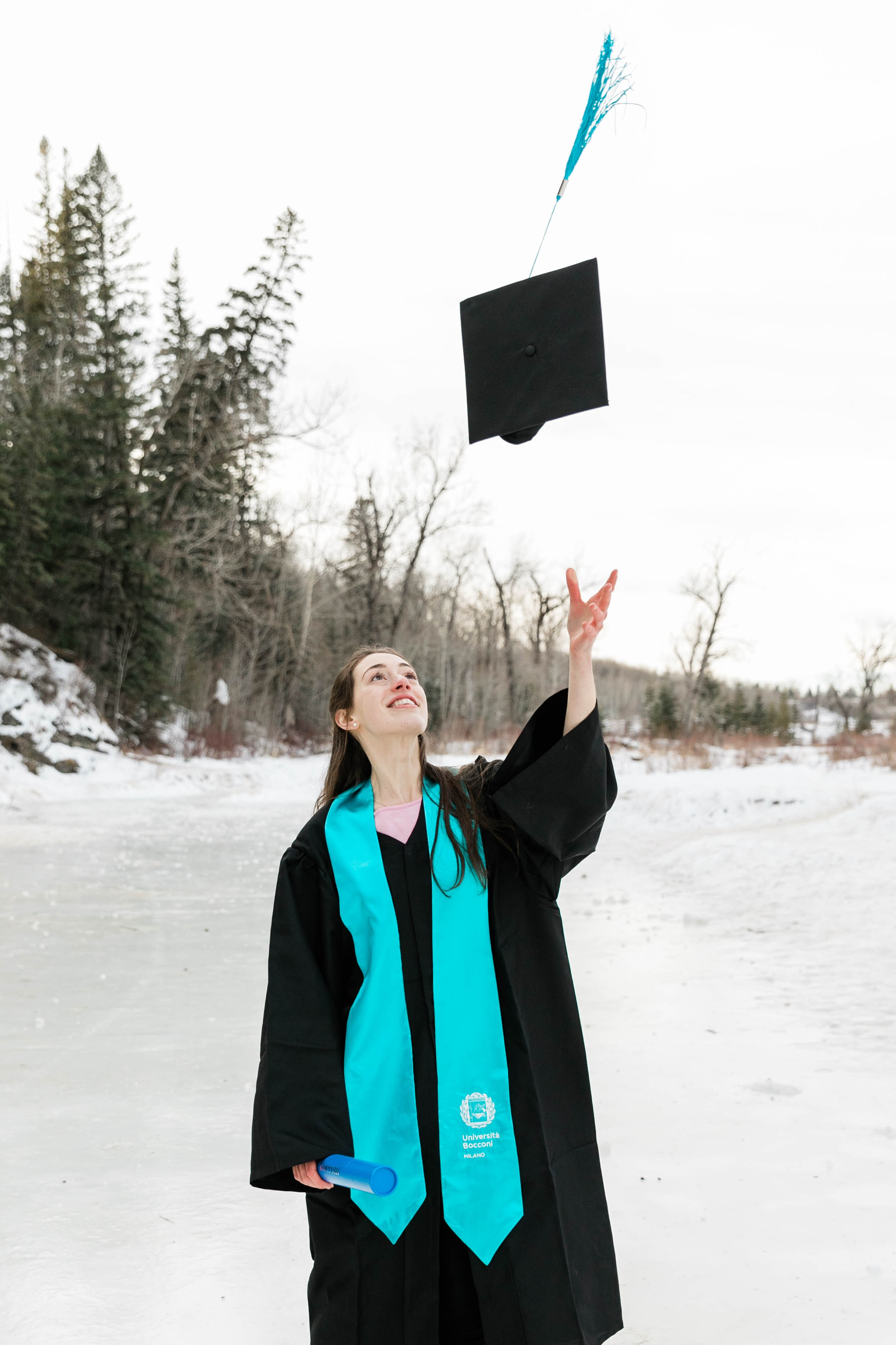 Laurance Graduation — Fish Creek Park. Fotografía accesible en Calgary