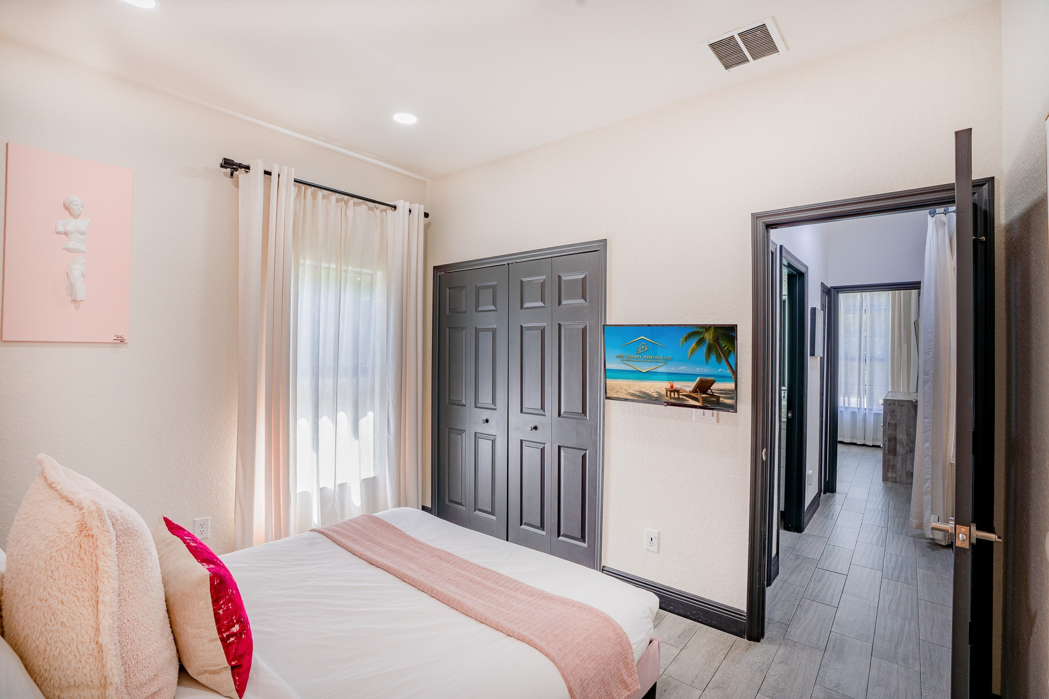 Airbnb: Real Estate 03. Welcome to my video and photo world!