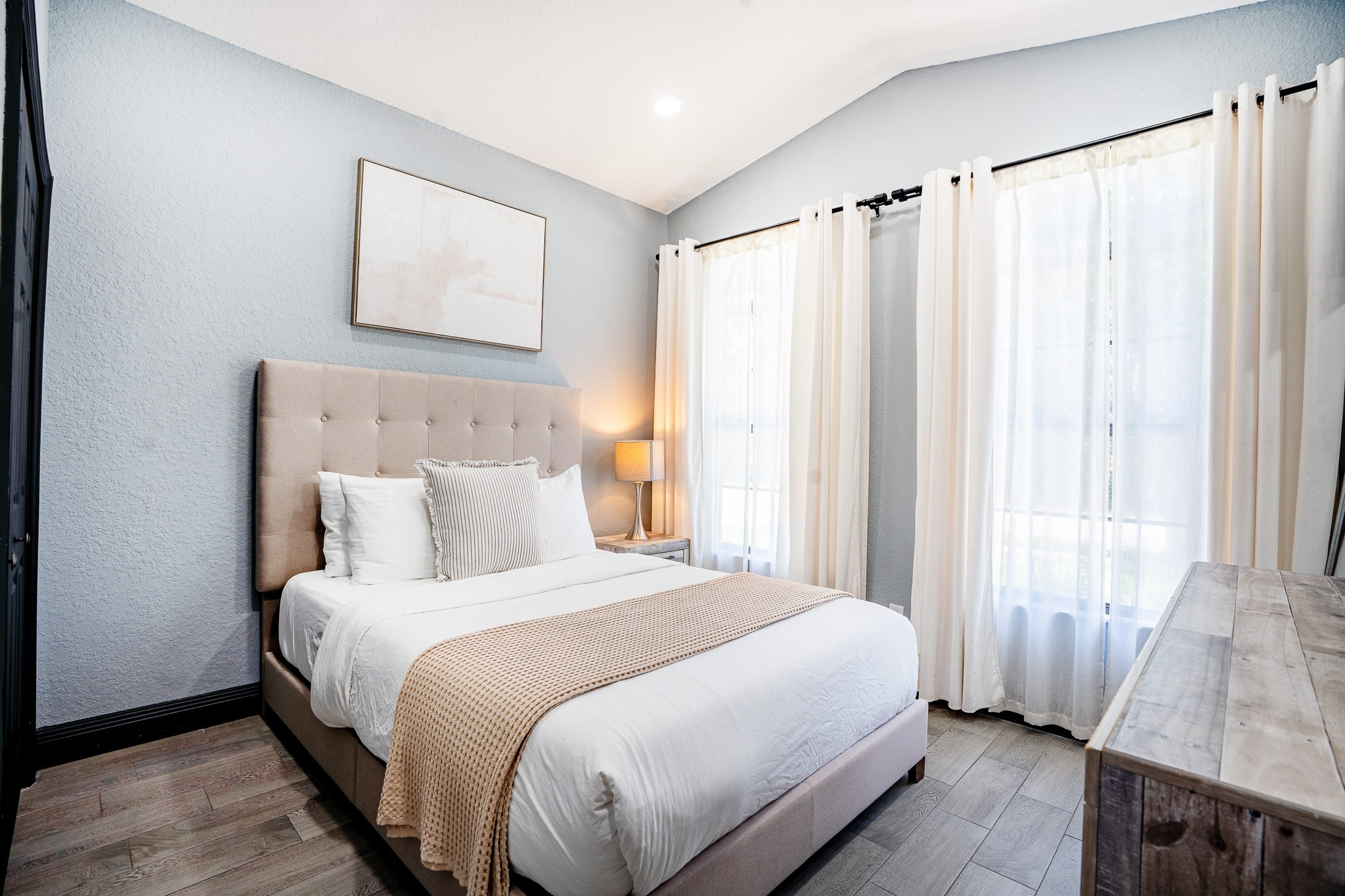 Airbnb: Real Estate 03. Welcome to my video and photo world!