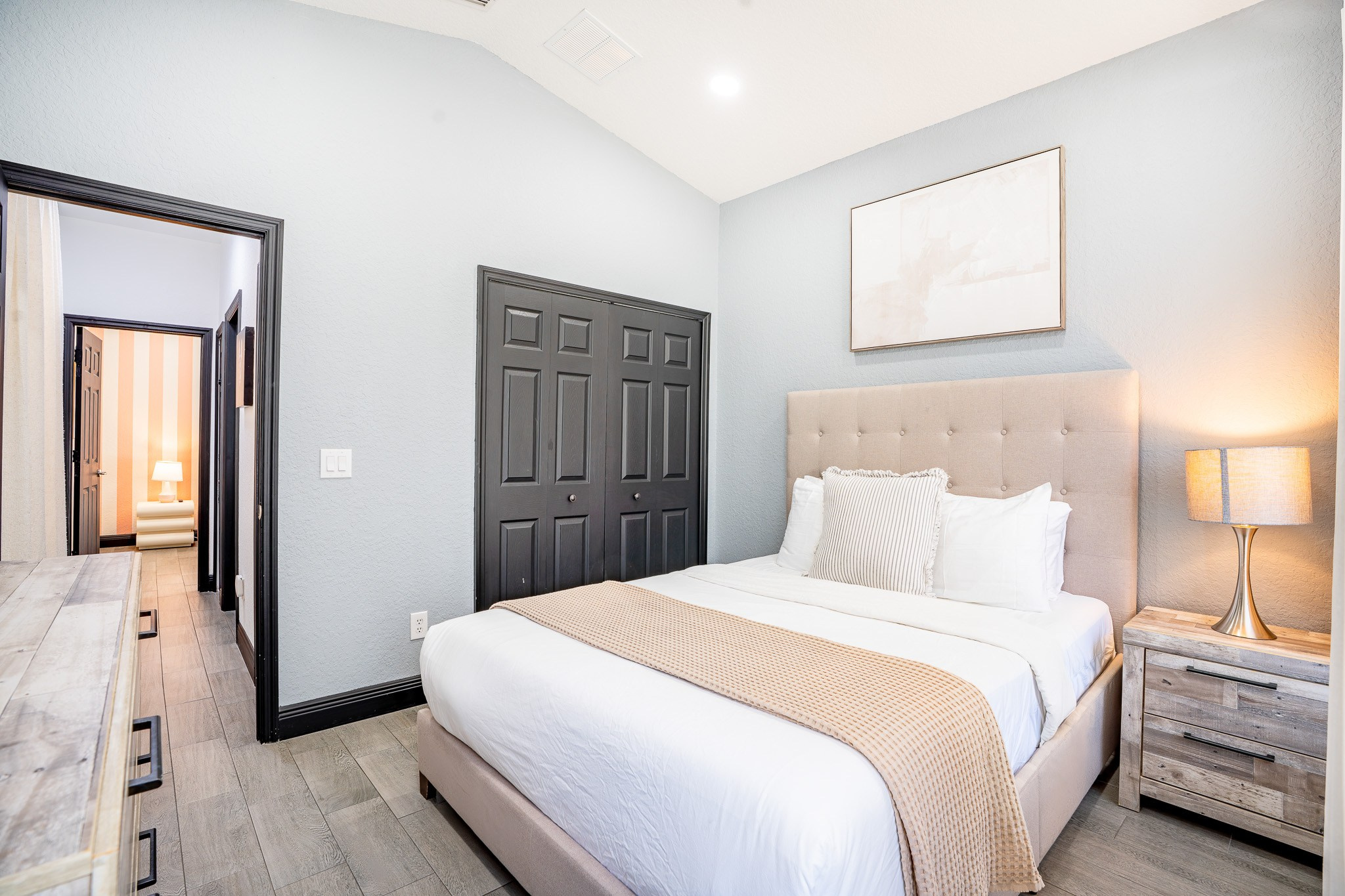Airbnb: Real Estate 03. Welcome to my video and photo world!