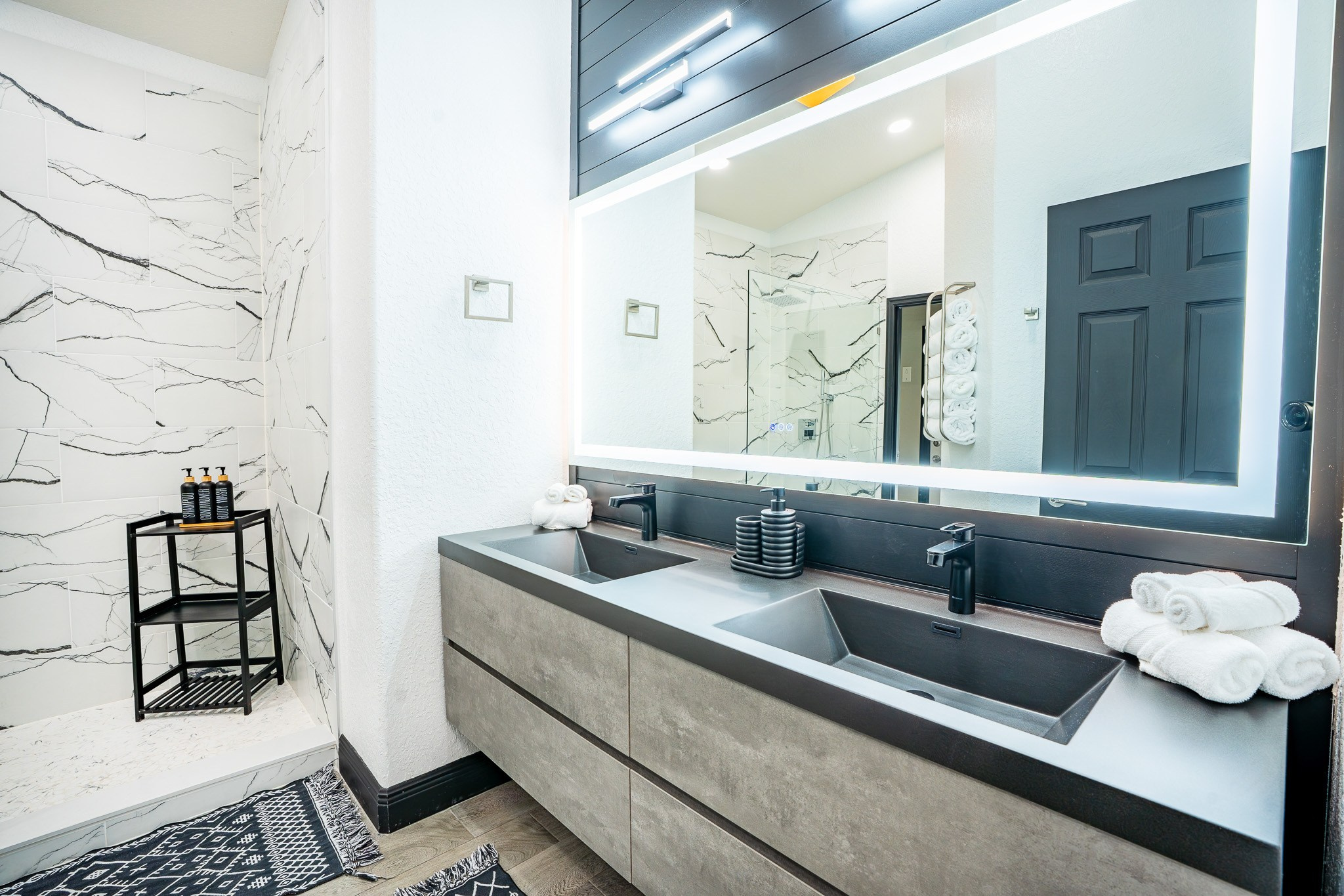 Airbnb: Real Estate 03. Welcome to my video and photo world!
