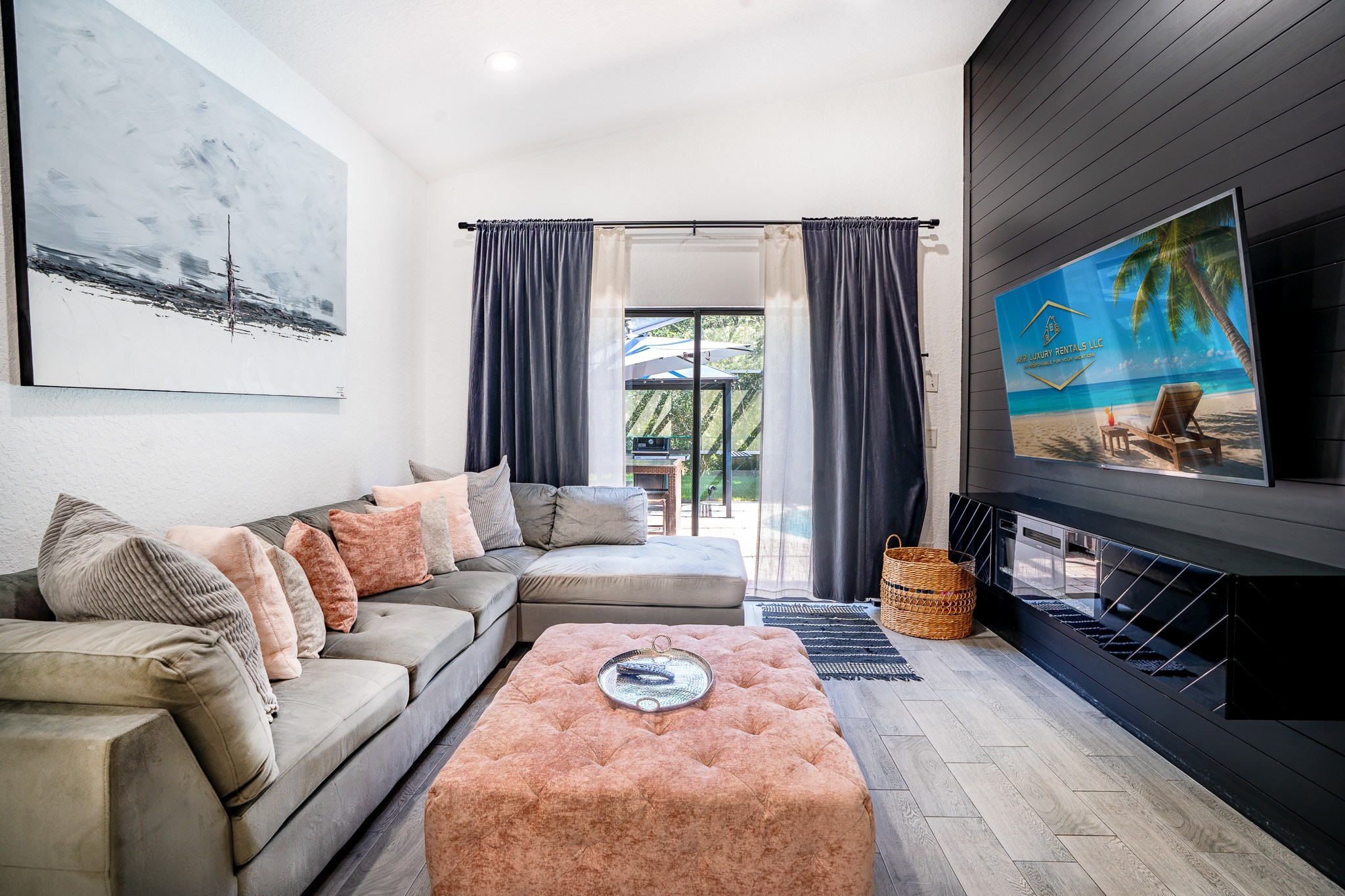 Airbnb: Real Estate 03. Welcome to my video and photo world!