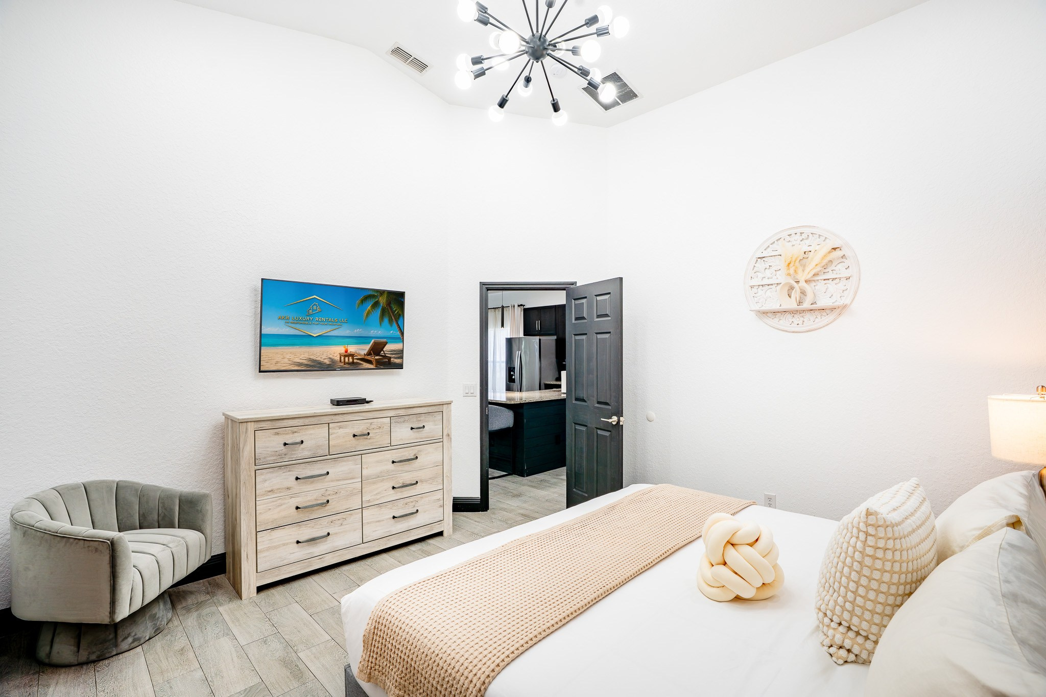 Airbnb: Real Estate 03. Welcome to my video and photo world!