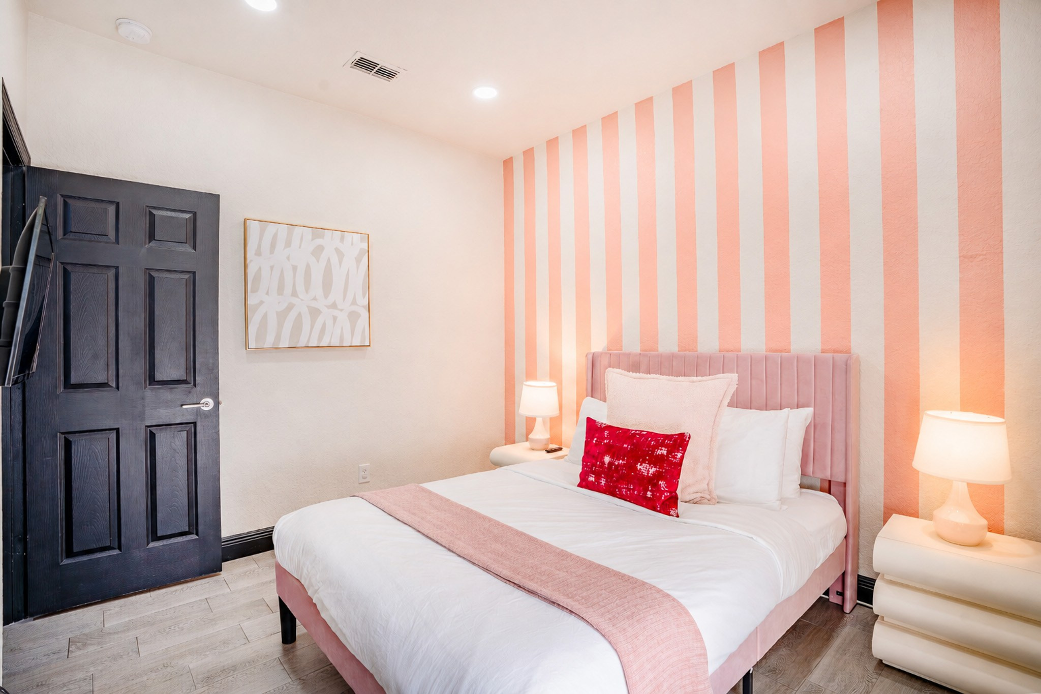 Airbnb: Real Estate 03. Welcome to my video and photo world!