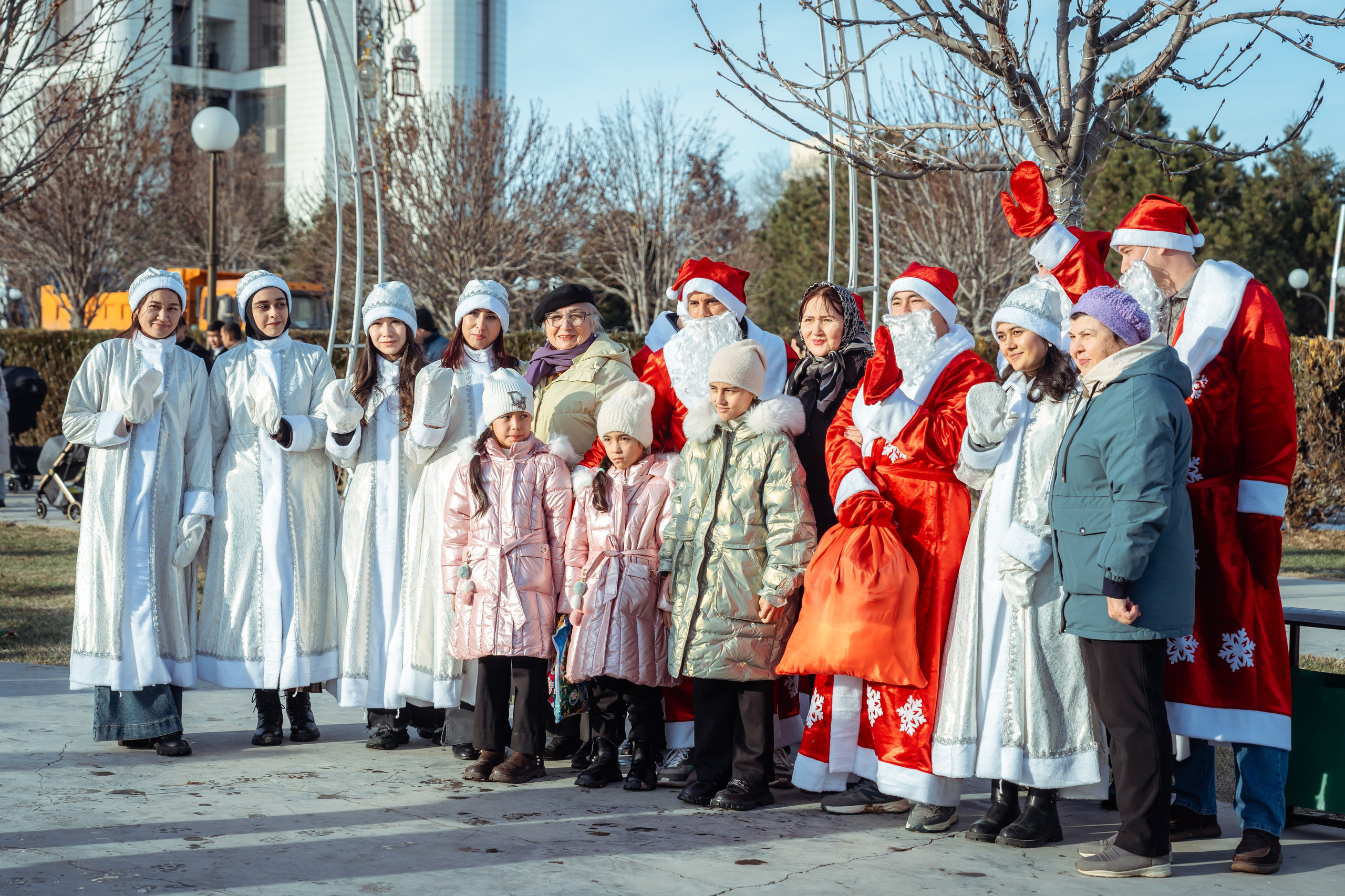 Парад Дедов Морозов. Георгий Намазов | Фотограф в Ташкенте