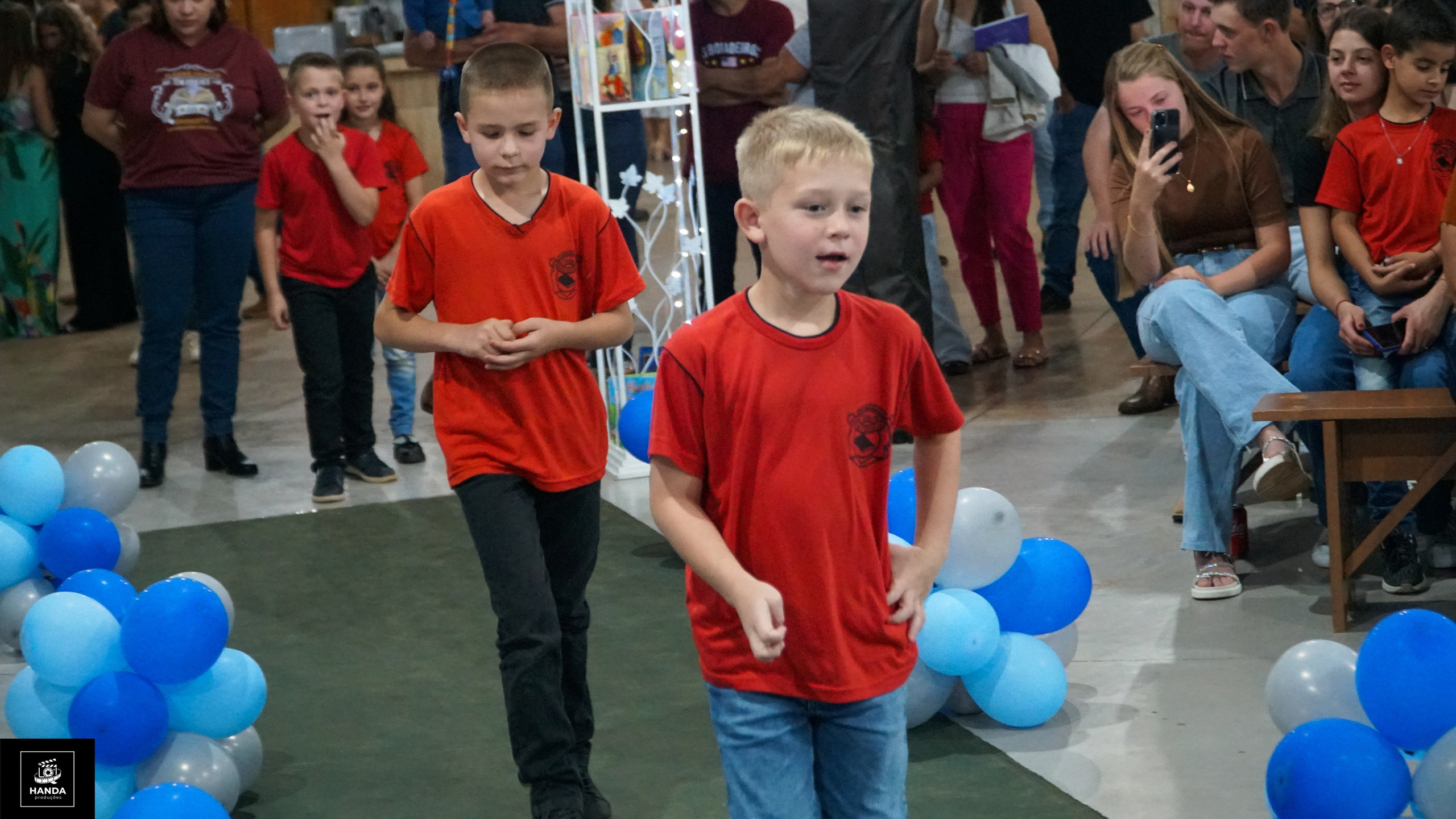 Noite autógrafos colégio Aurélio Buarque de Holanda. Handa Produções