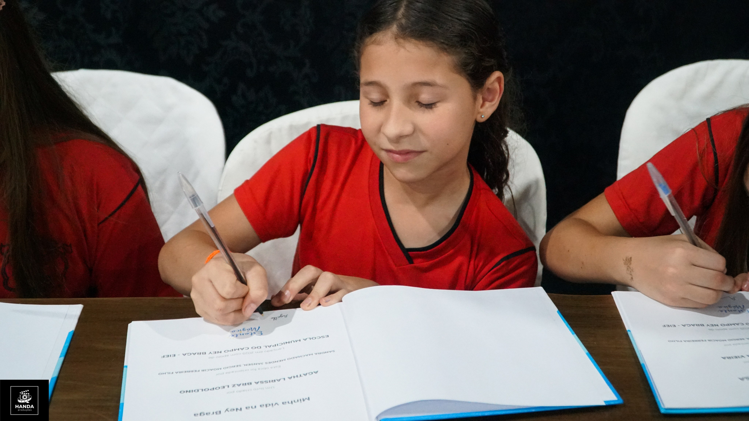 Noite autógrafos colégio Aurélio Buarque de Holanda. Handa Produções