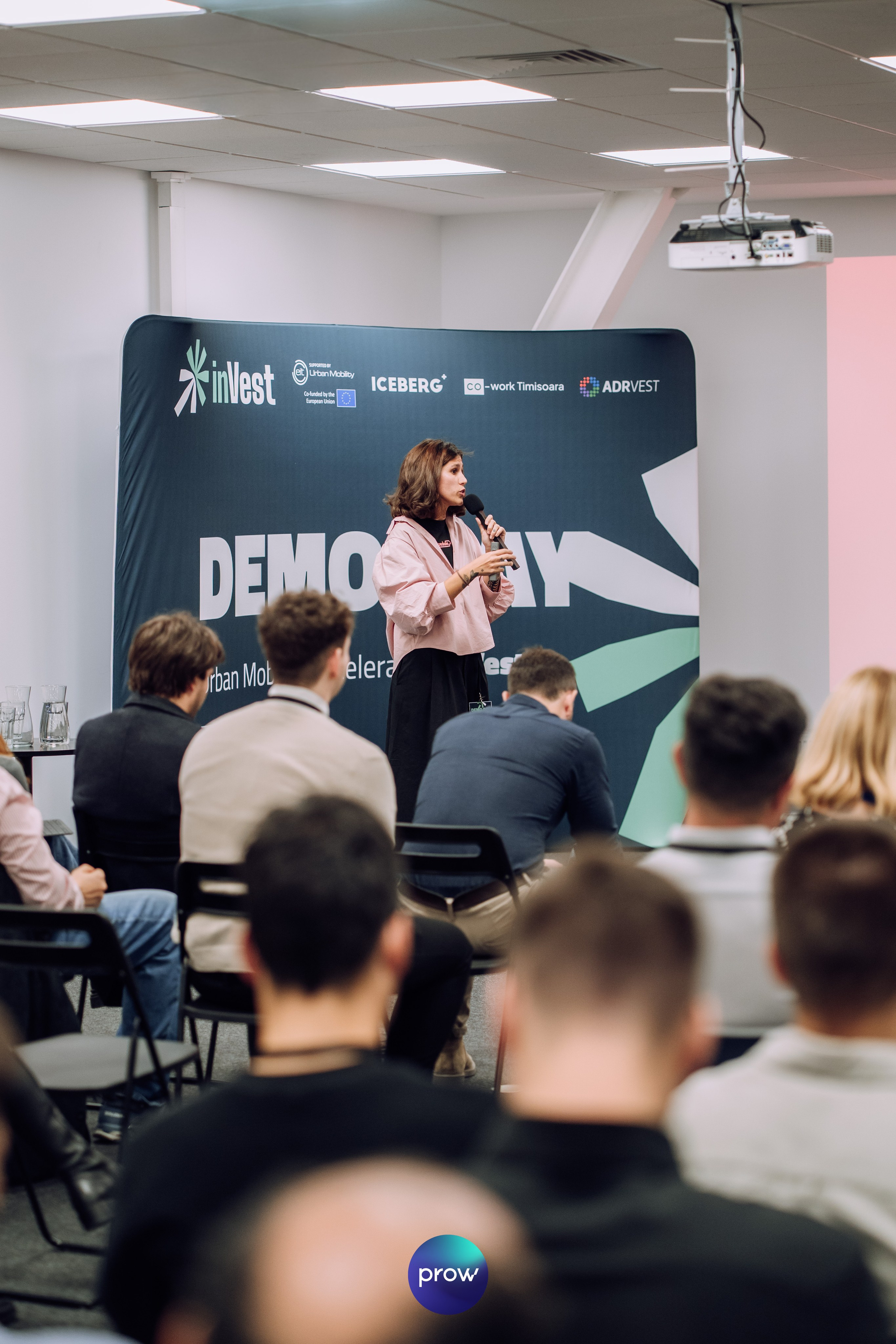 InVest DemoDay @ Cowork. Cozac Cristian Photographer