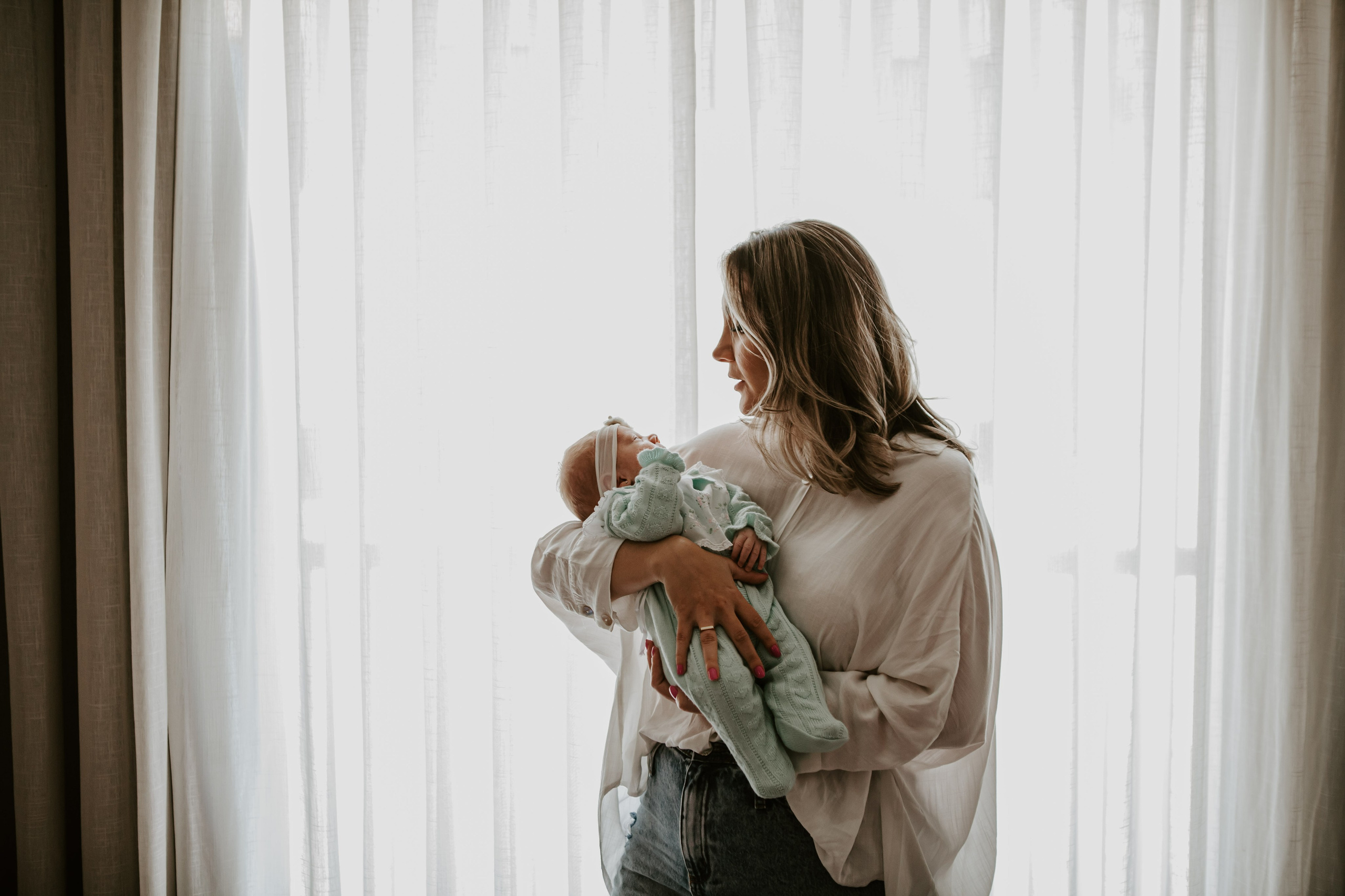 Bebê em casa. Fotógrafa de família