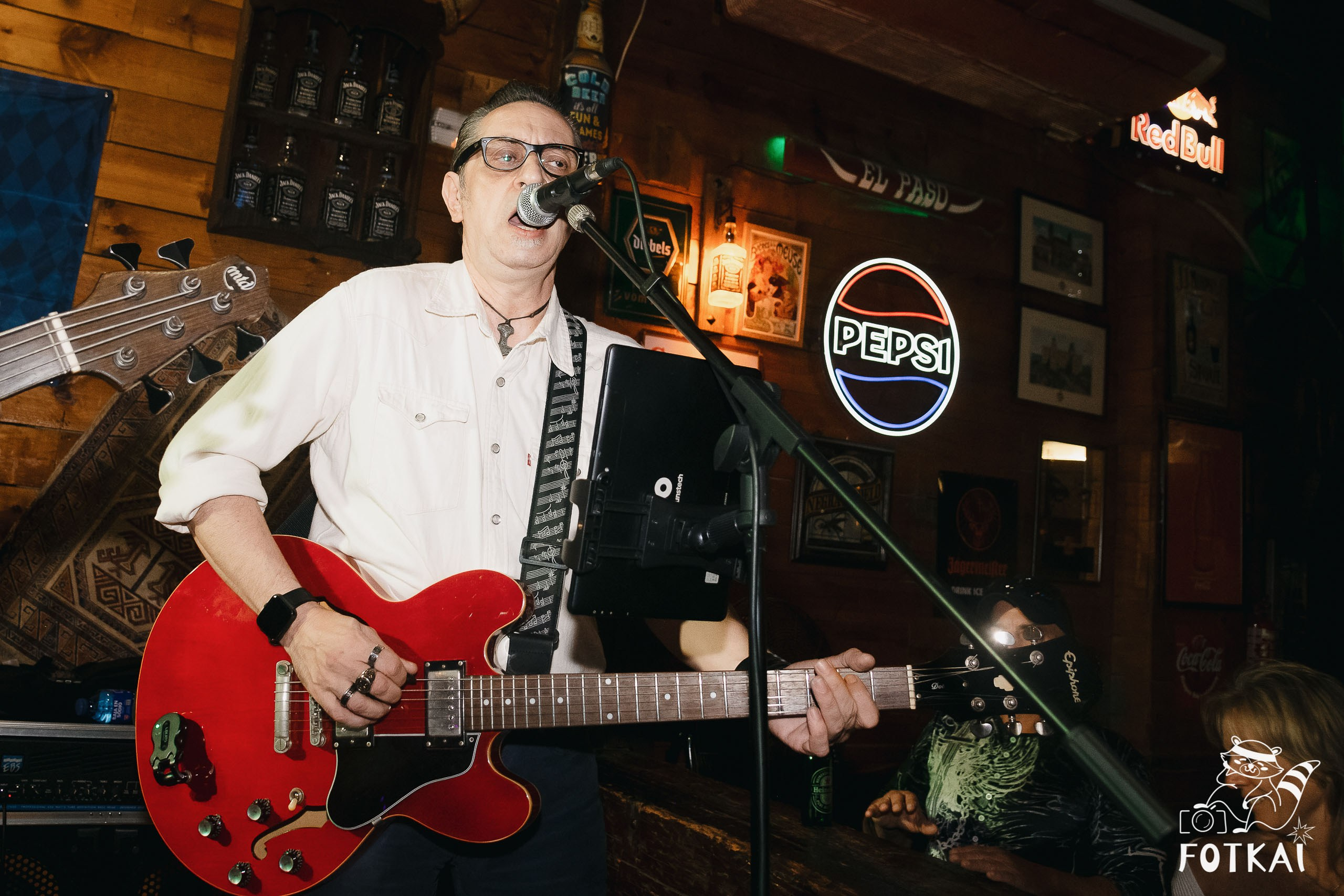 Фоторепортаж JAM Night в El Paso Bar, Torrevieja — живая музыка и атмосфера Коста-Бланки | FOTKAI