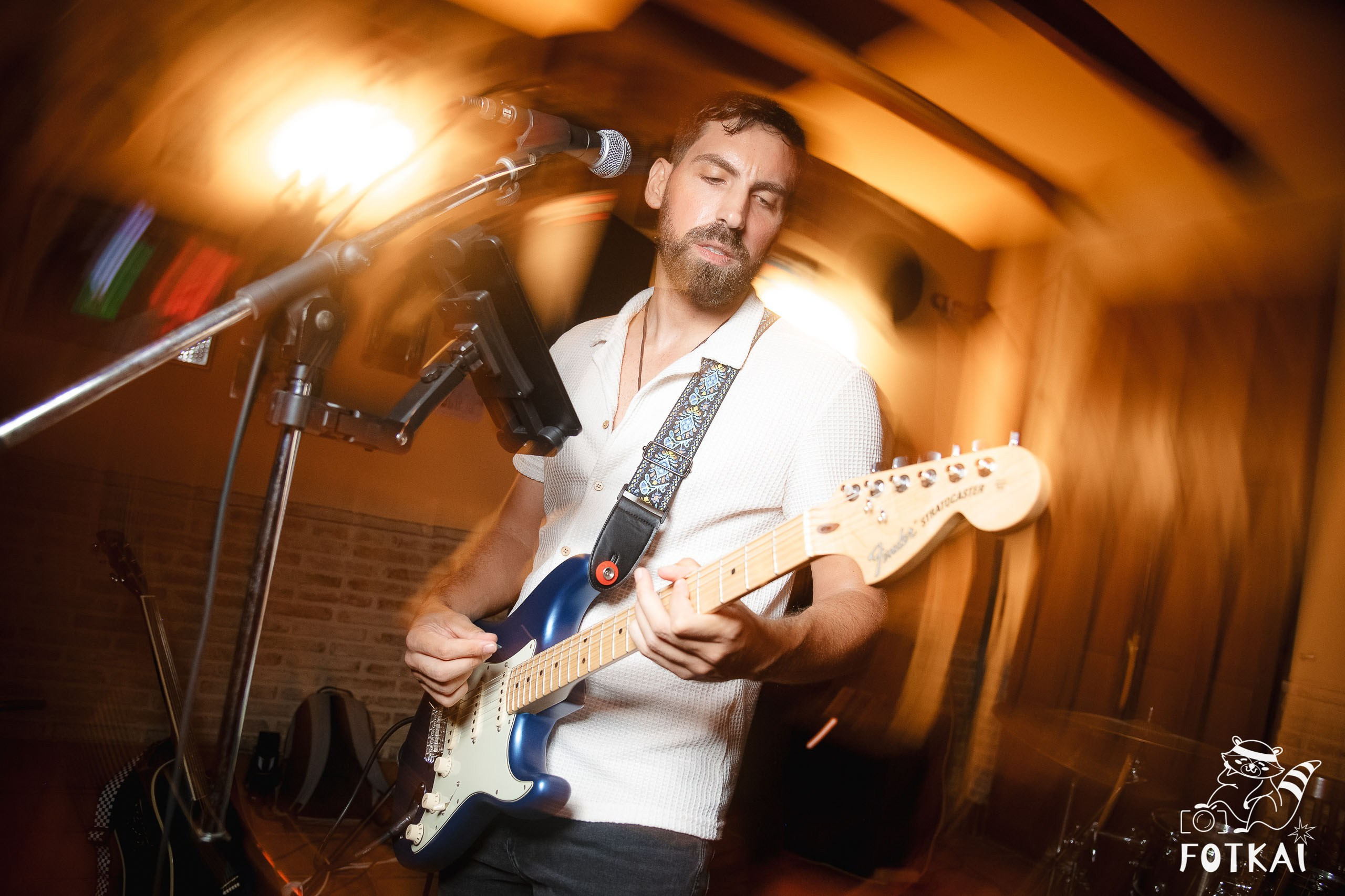 Stones of the Coast en Café Aljibe Rojales: Reportaje fotográfico 30.08.25 | FOTKAI