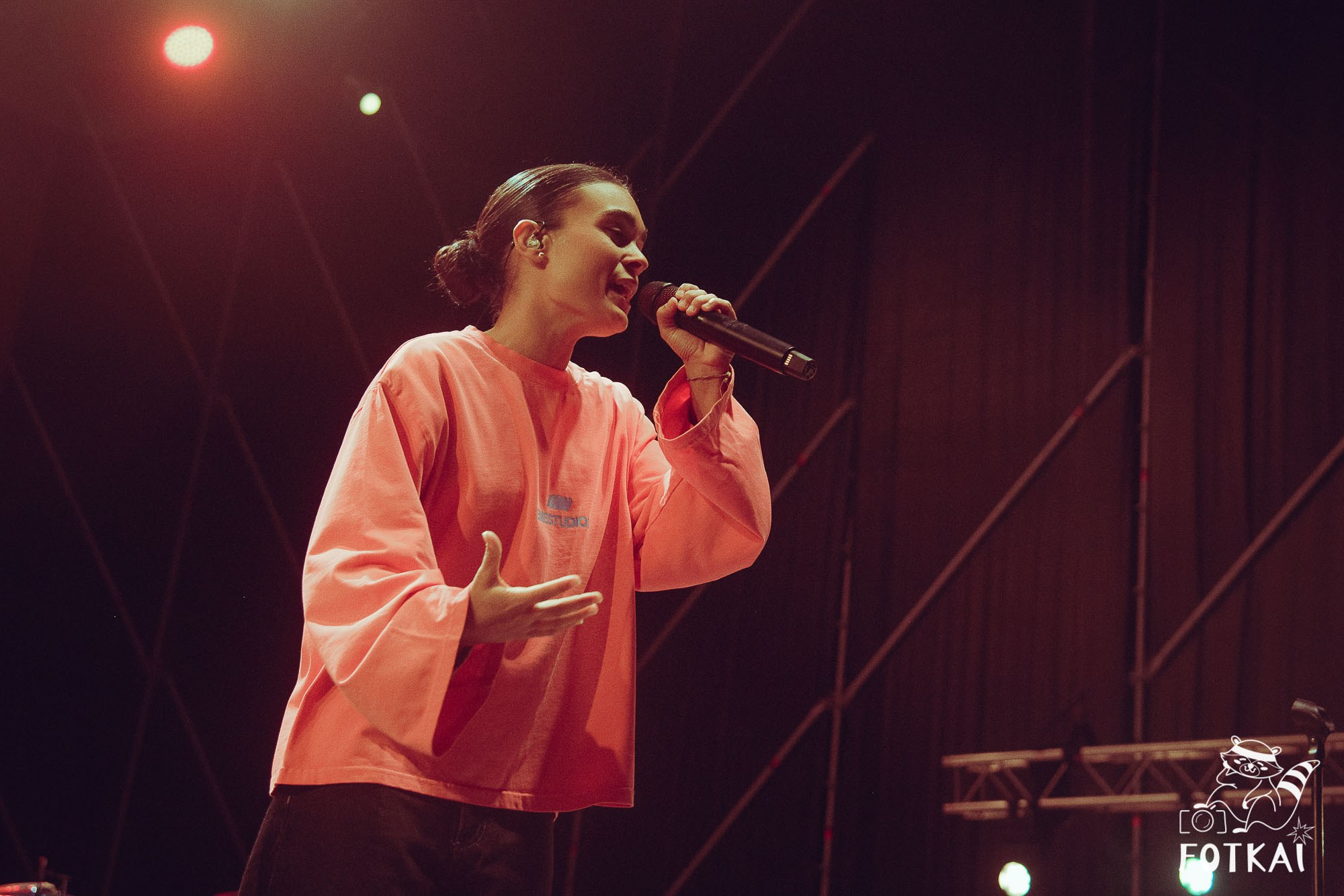 Marta Santos — Fotos del concierto en Alicante 2026: pop flamenco en El Muelle Live | FOTKAI