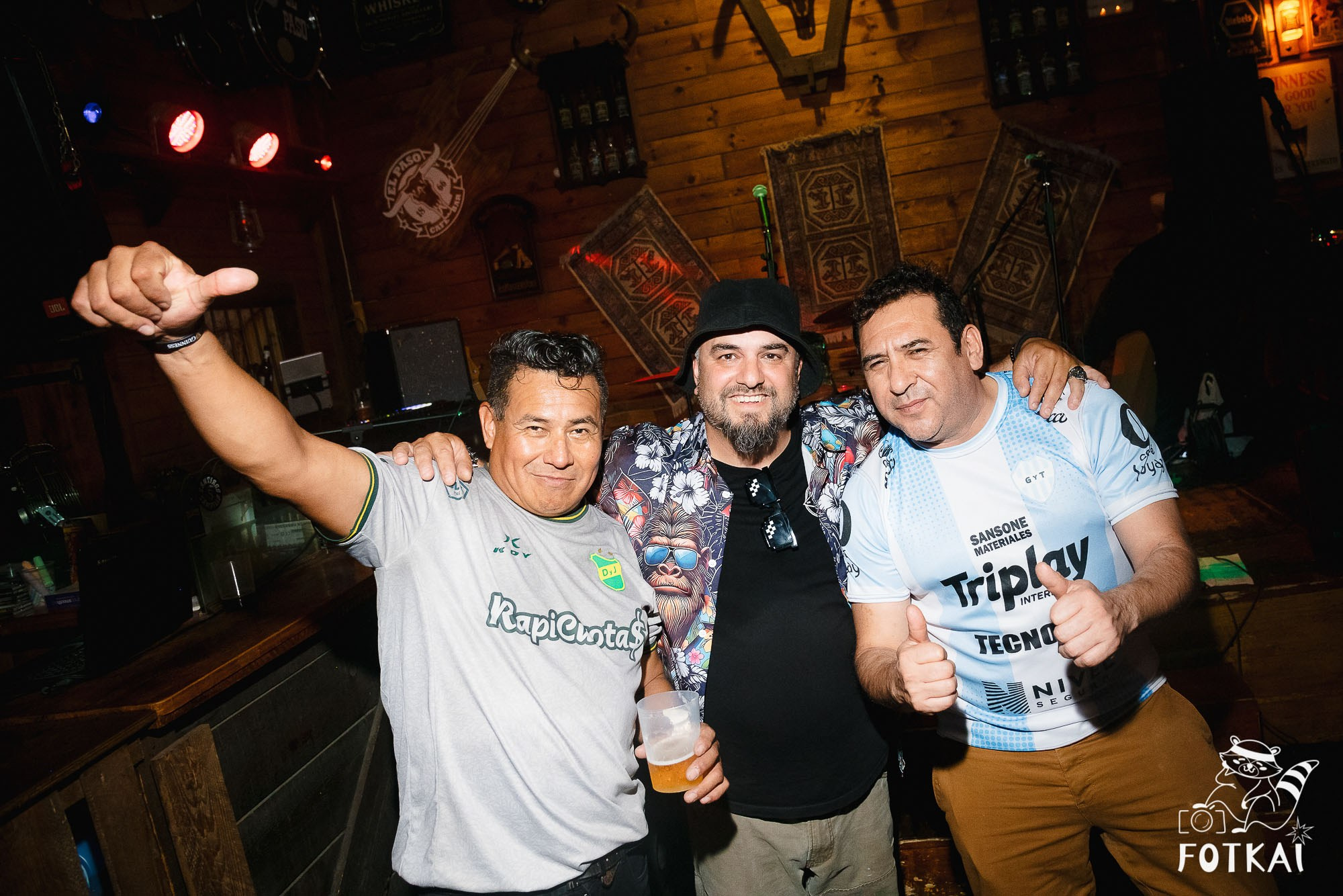 Los Ekilibristas de la Cuerda Floja — Фото с концерта в Торревьехе, 2026 | FOTKAI