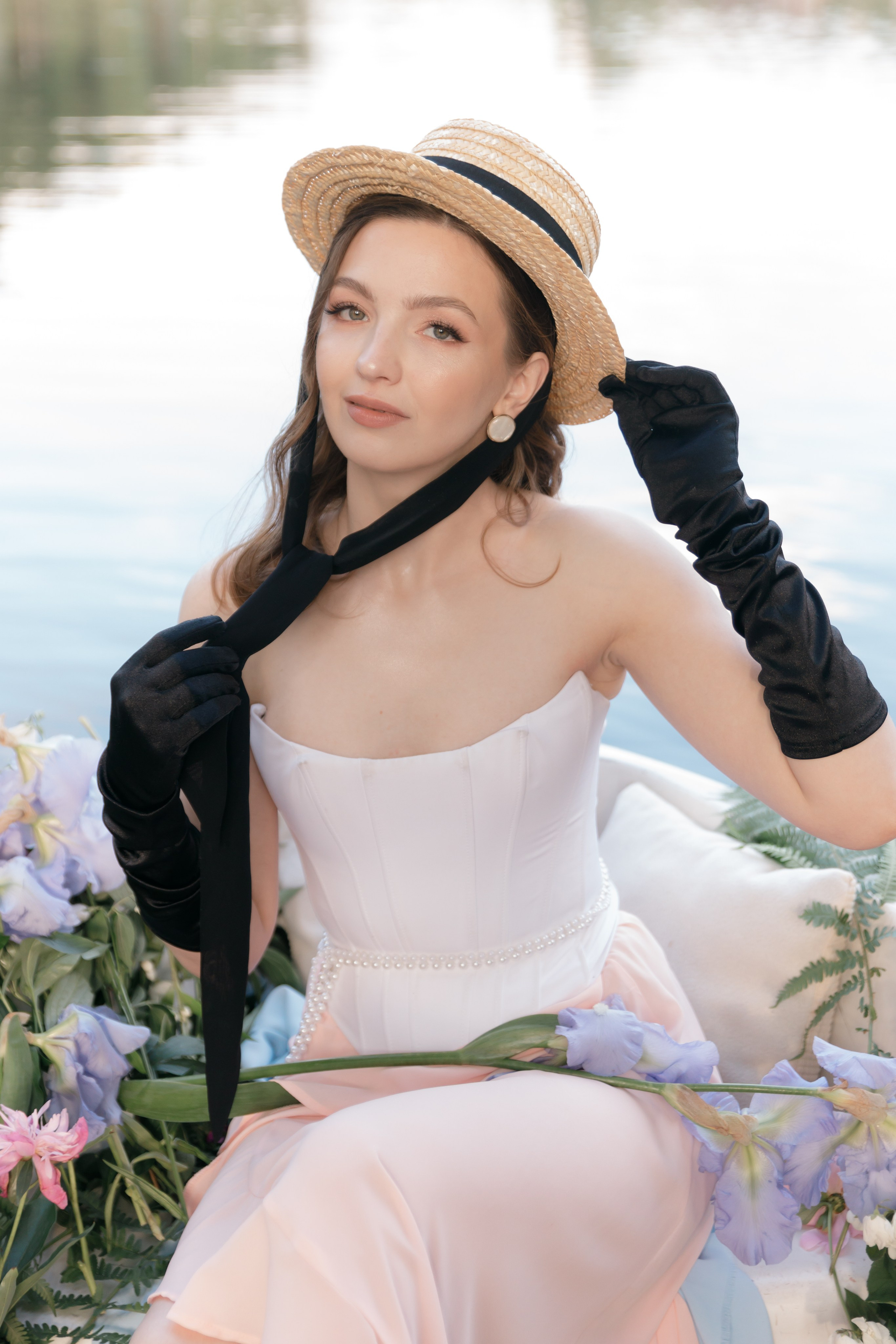 Boat & flowers. Photographer Anna Curly | Weddings and Events in Dubai