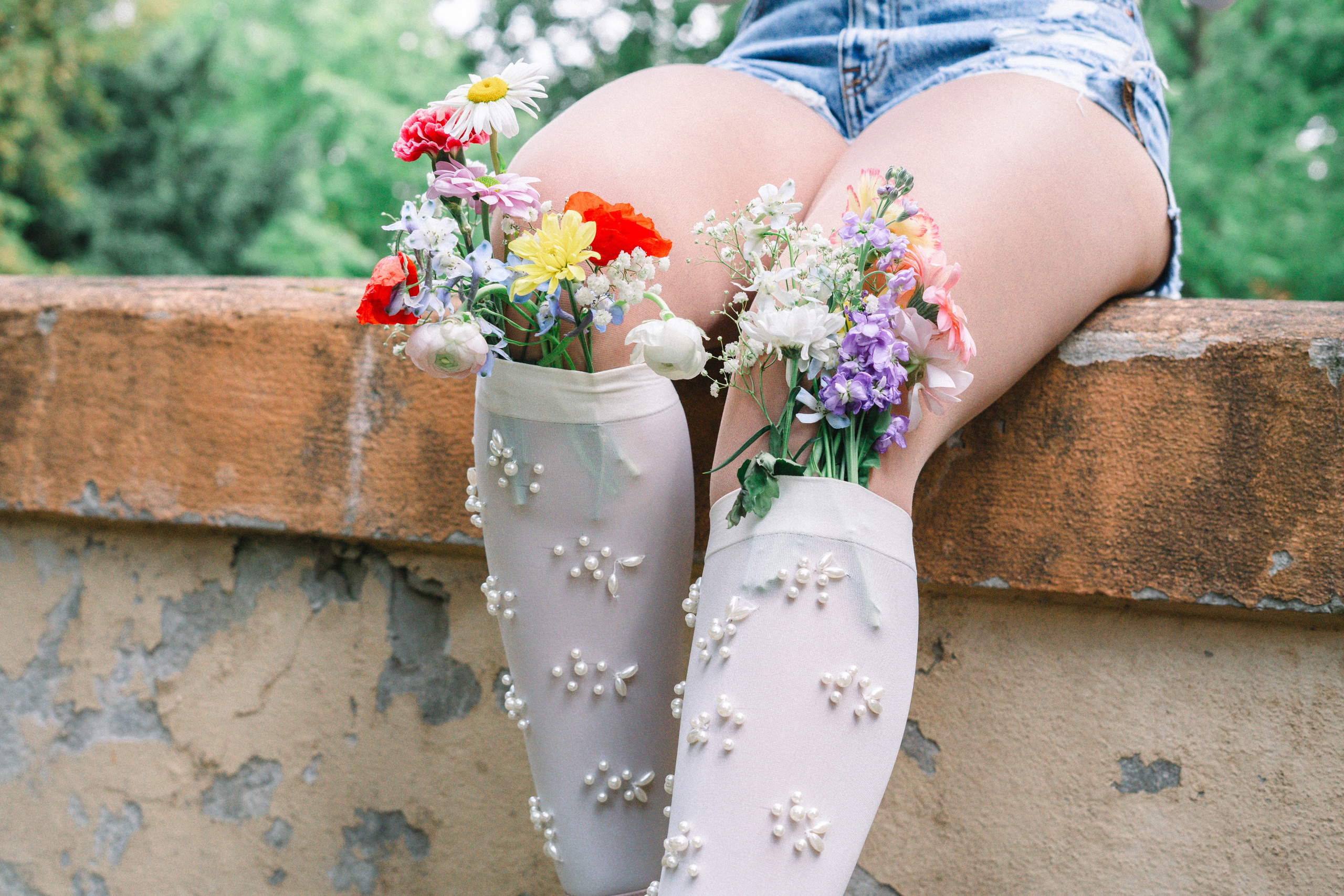 Focení mezi květy. Jana Holubová | Svatební, párová a rodinná fotografka v Praze