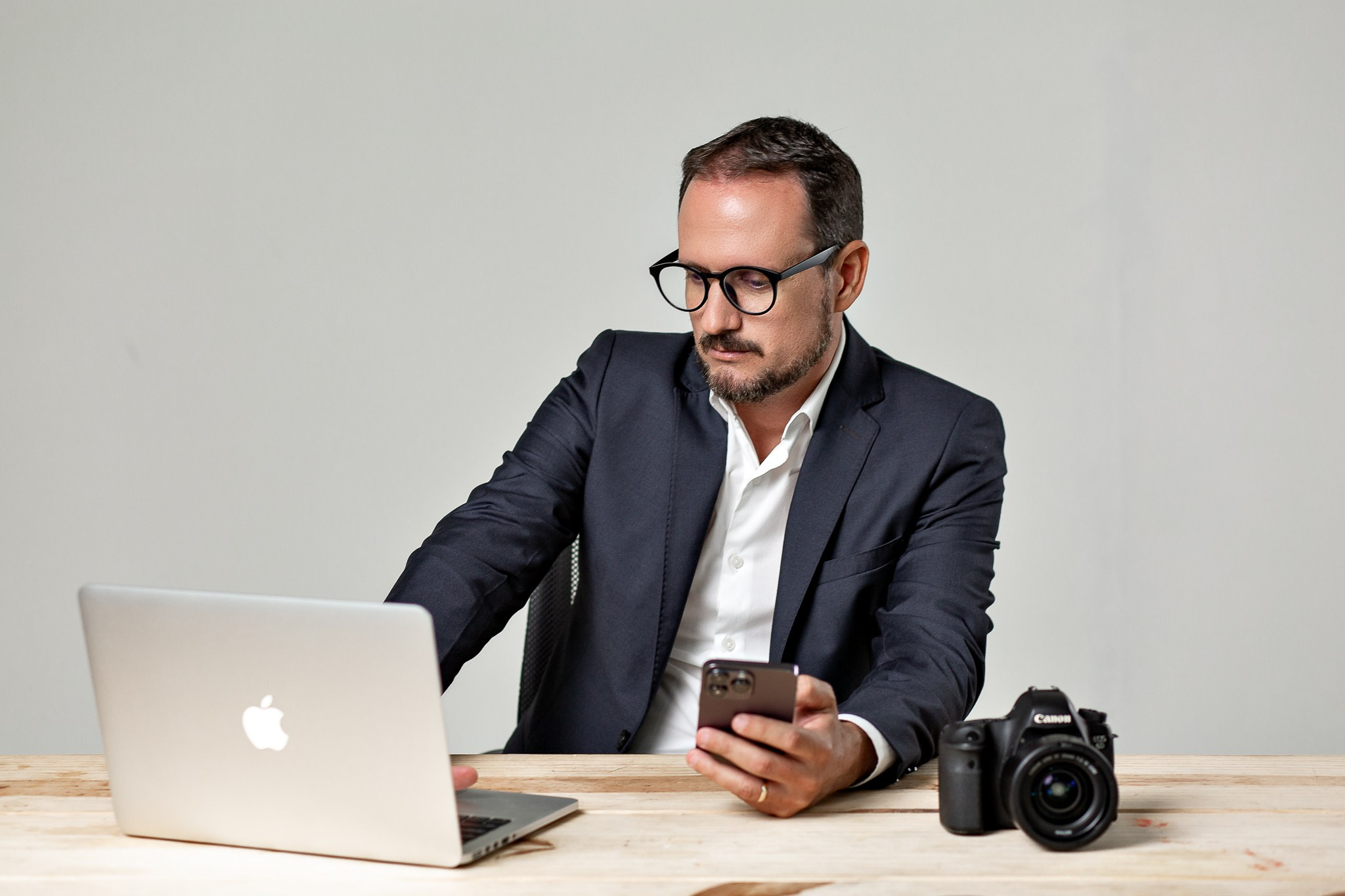 Conte-me Sua História de Amor,Vamos Criar Algo Incrível Juntos,Vamos Dar o Play no Seu Casamento?. Cinegrafista Especialista em Casamentos