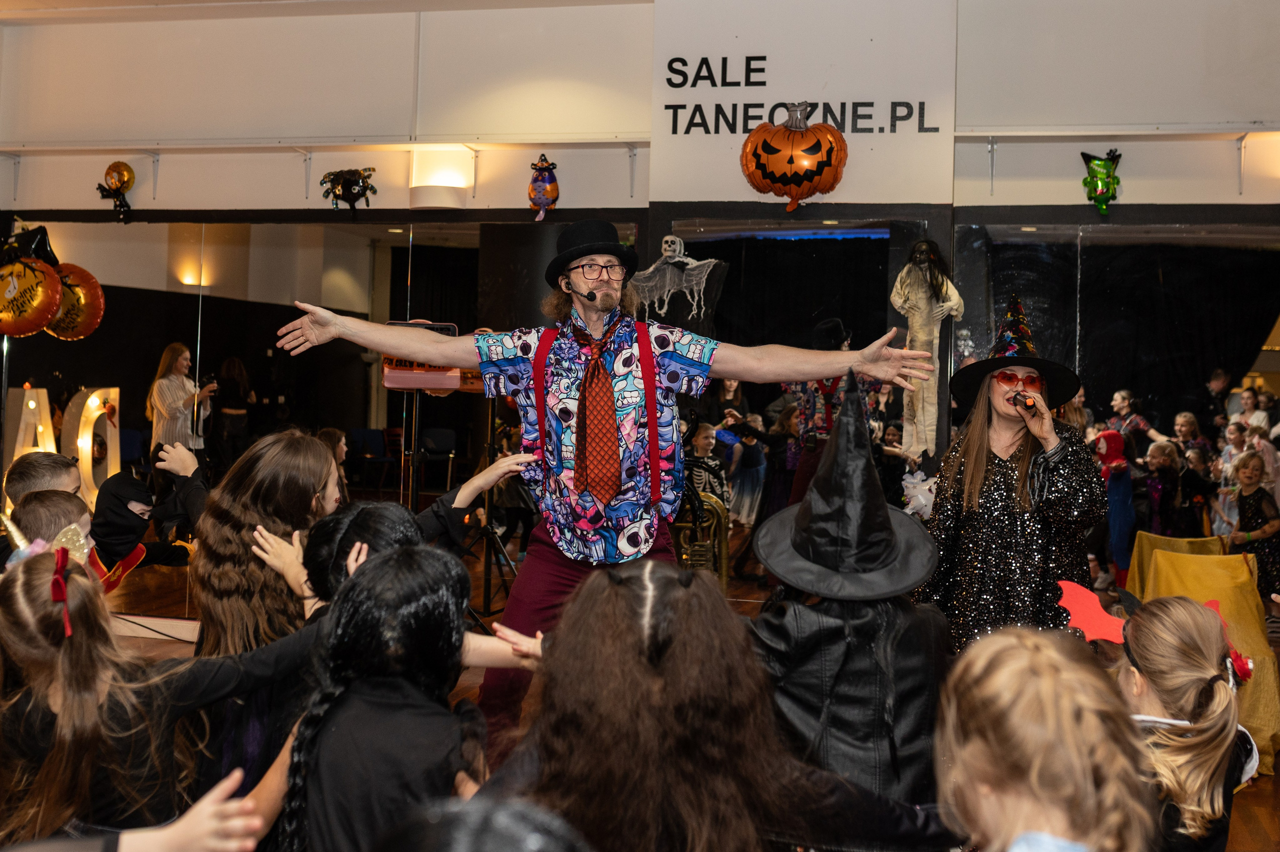 Leo dance studio Helloween 2025. Семейный и детский фотограф в Варшаве Мила Бобровская