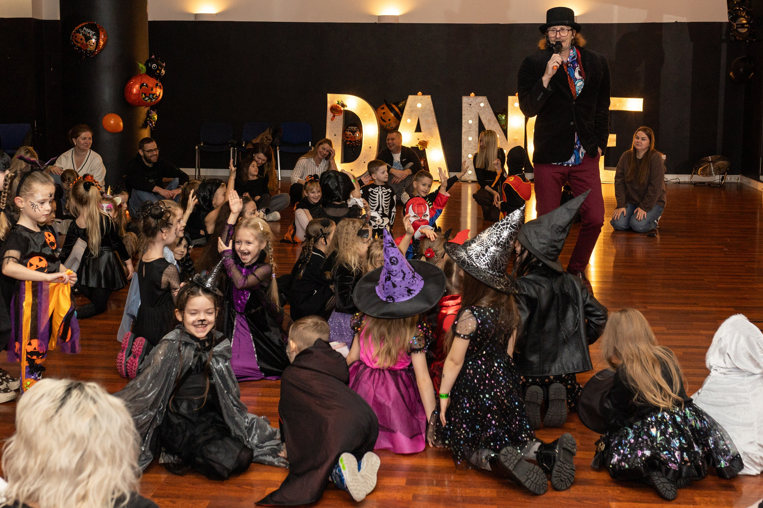 Leo dance studio Helloween 2025. Семейный и детский фотограф в Варшаве Мила Бобровская