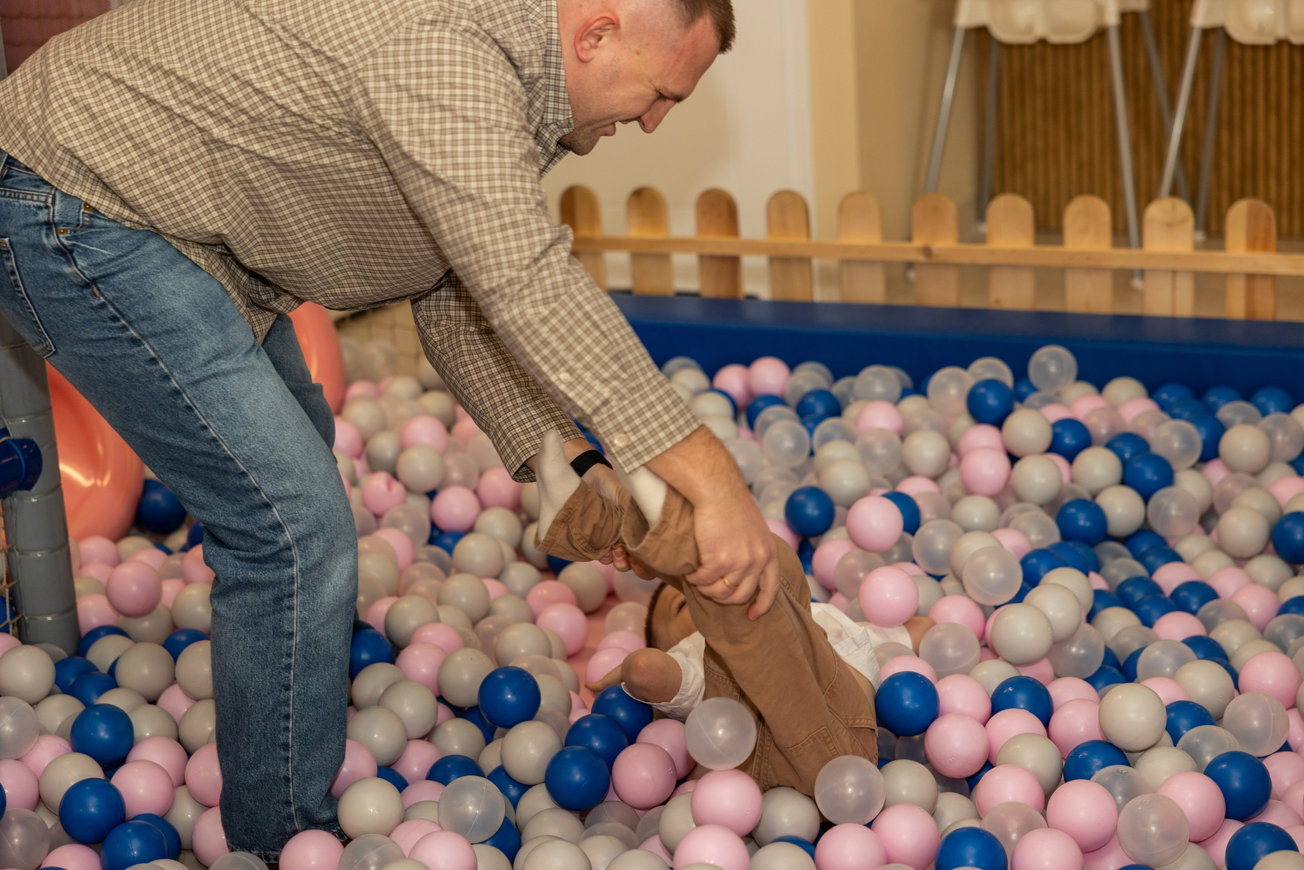 День рождения Артёма 24 января 2026 года. Семейный и детский фотограф в Варшаве Мила Бобровская
