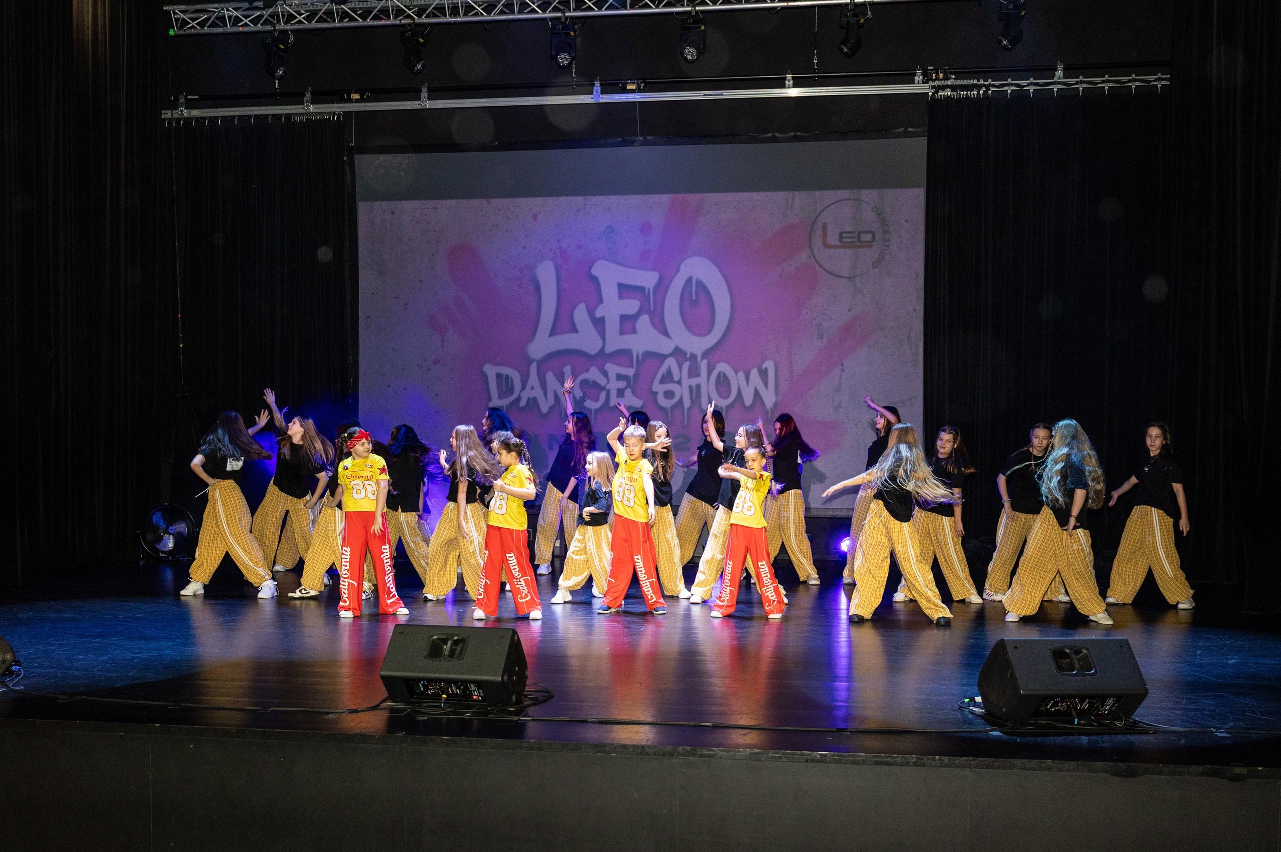LEO DANCE SHOW WINTER 2025. Семейный и детский фотограф в Варшаве Мила Бобровская