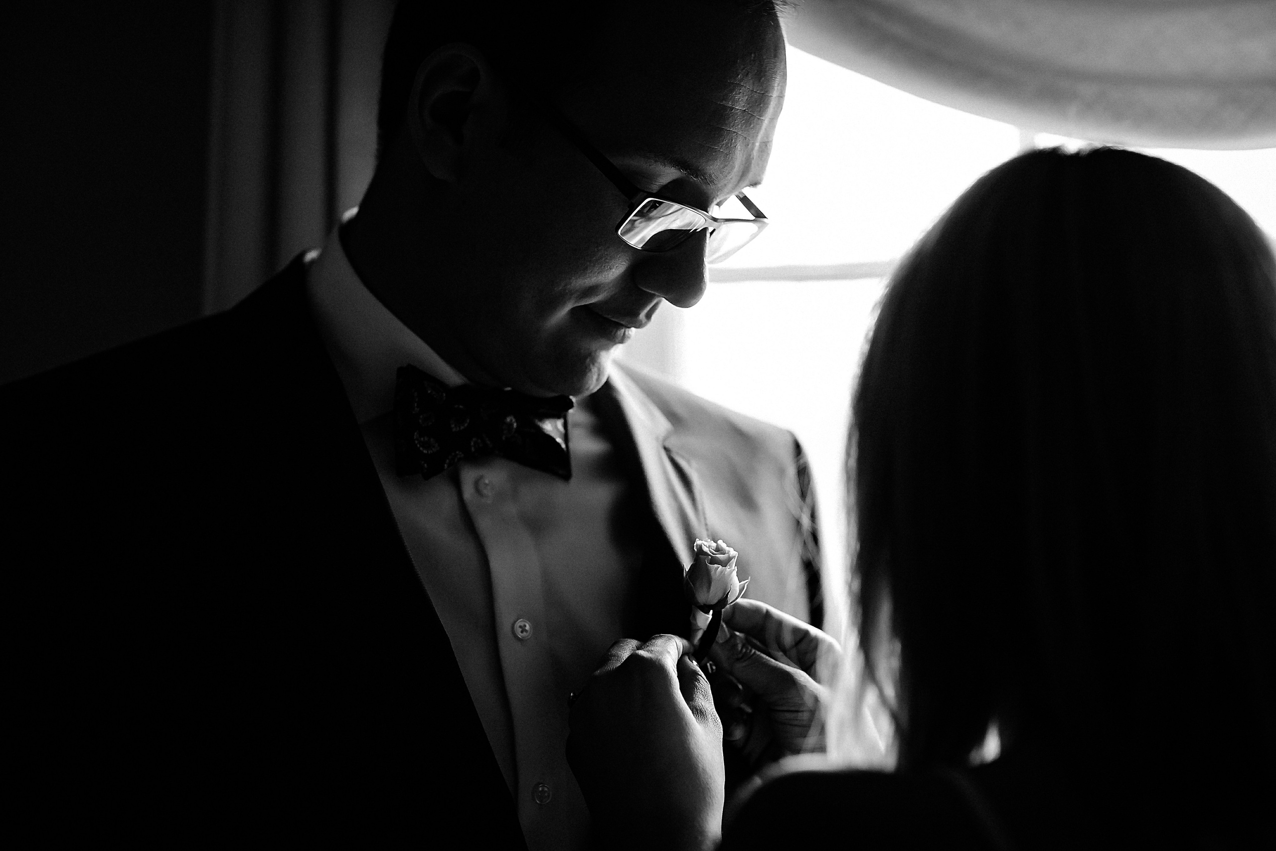 Фотограф в Ирландии Дублин свадьба утро фотки лучший топ свадебный красивый жених приготовление утро бутоньерка