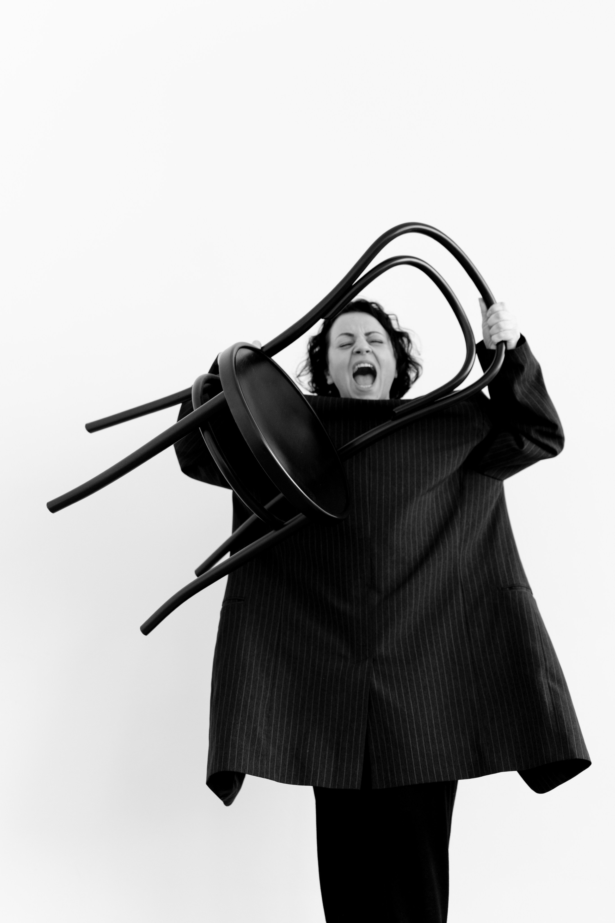 Starke Emotionen als wichtiger Aspekt der Frau. Schwarz-weiß Fotografie in Münster. Fotografin Viktoria Roschen