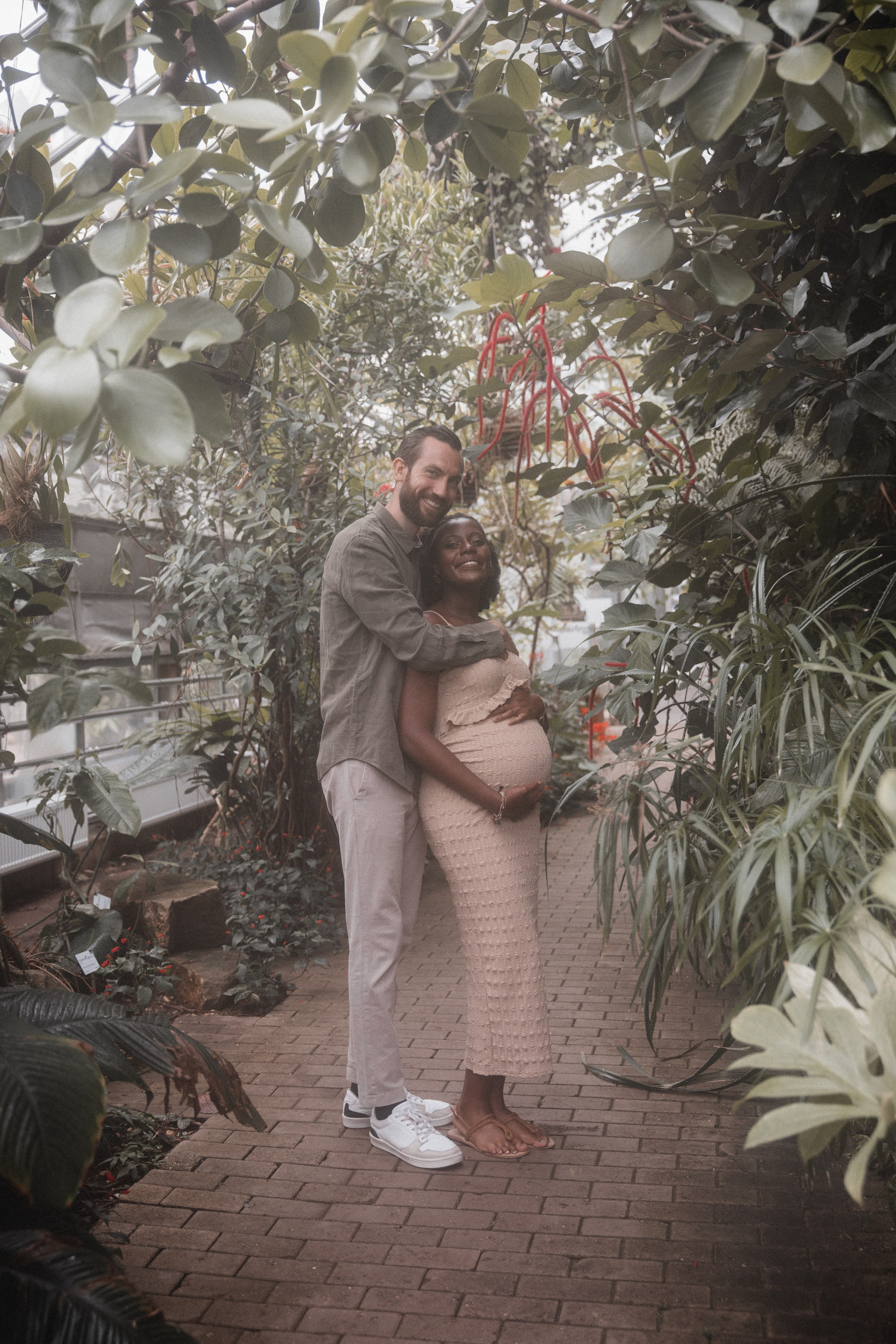 Babybauch Shooting im Botanischen Garten Bochum | Reiche Fotografie. Hochzeitsfotografin Bochum | Halyna Reiche Fotografie NRW