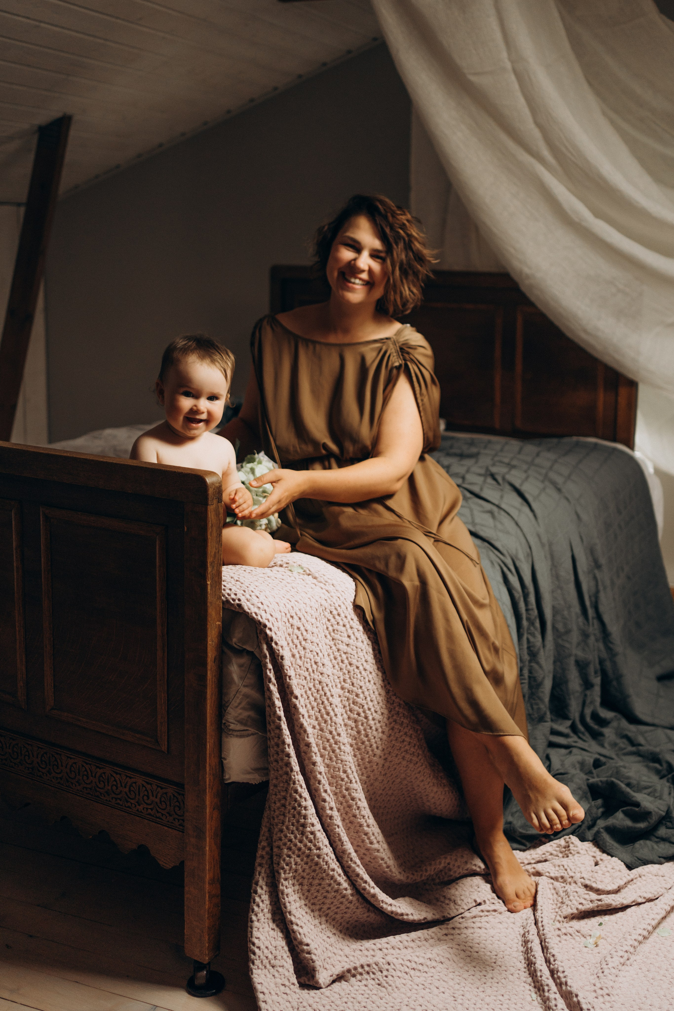 Julia & Grace. Family photographer in Helsinki, Victoria Guadagno