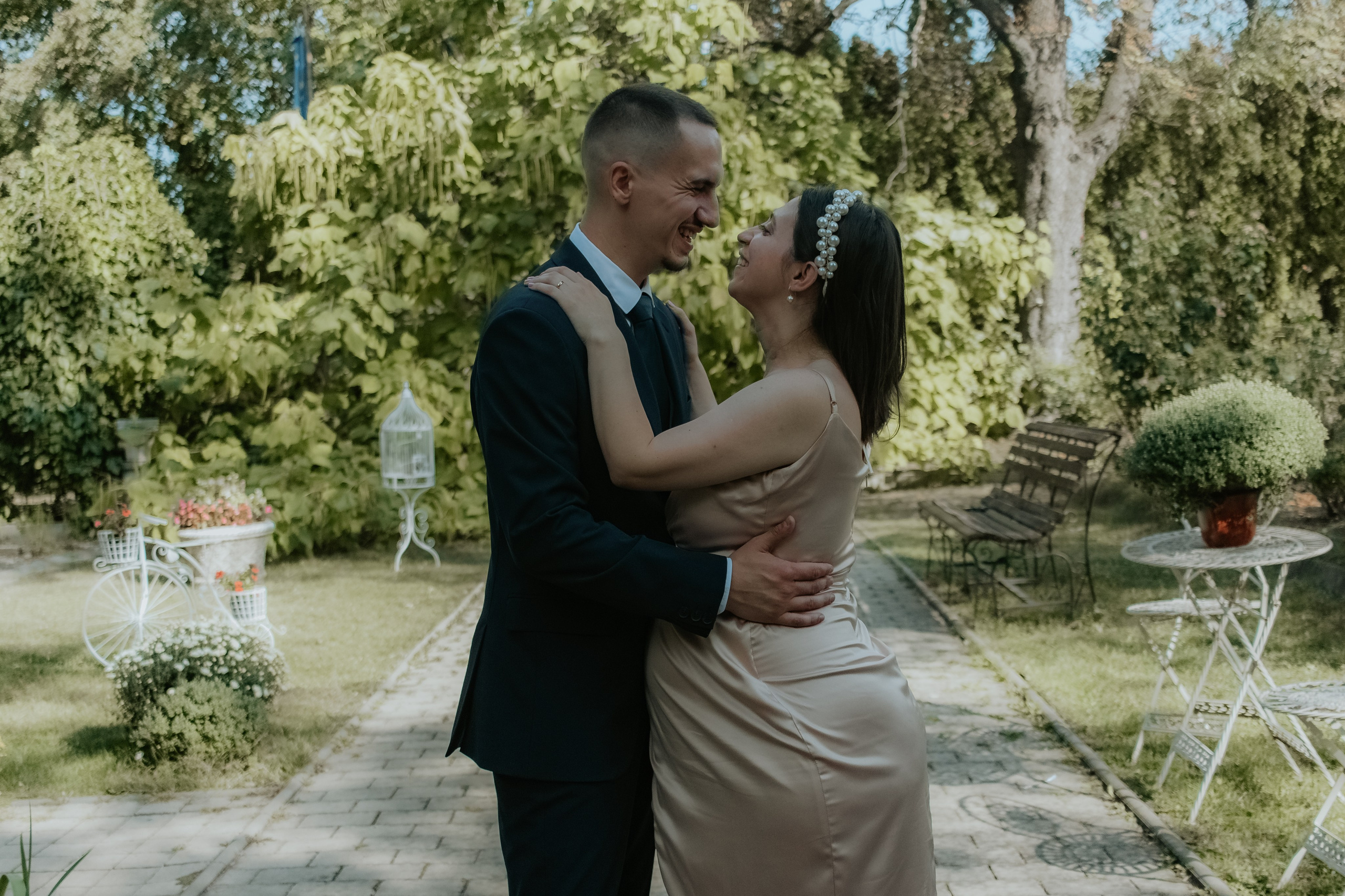 Ana & Alex. Fotograf si videograf — evenimente si studio