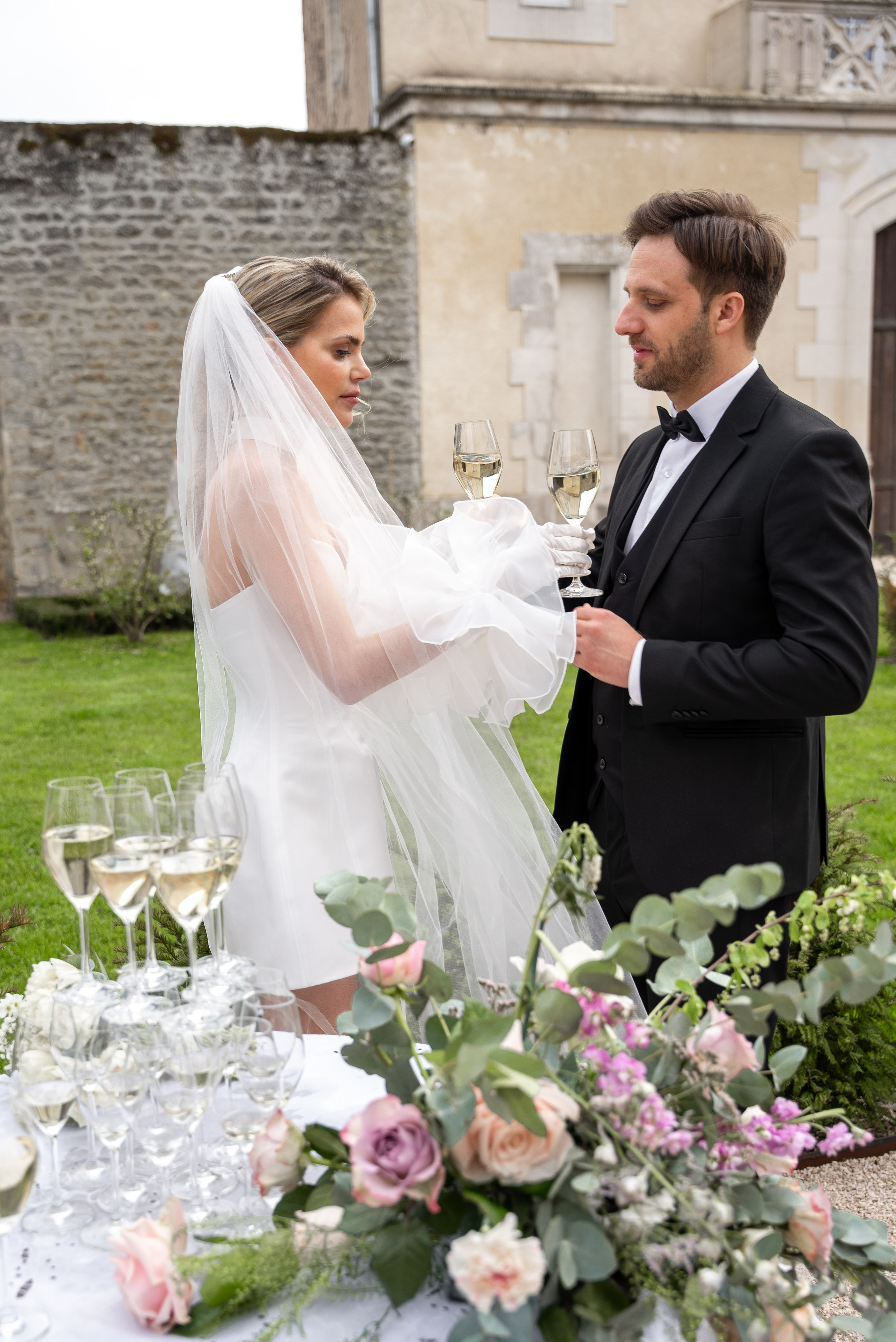 Chateau elopement inspiration. Wedding photographer in Paris Oksana Shum