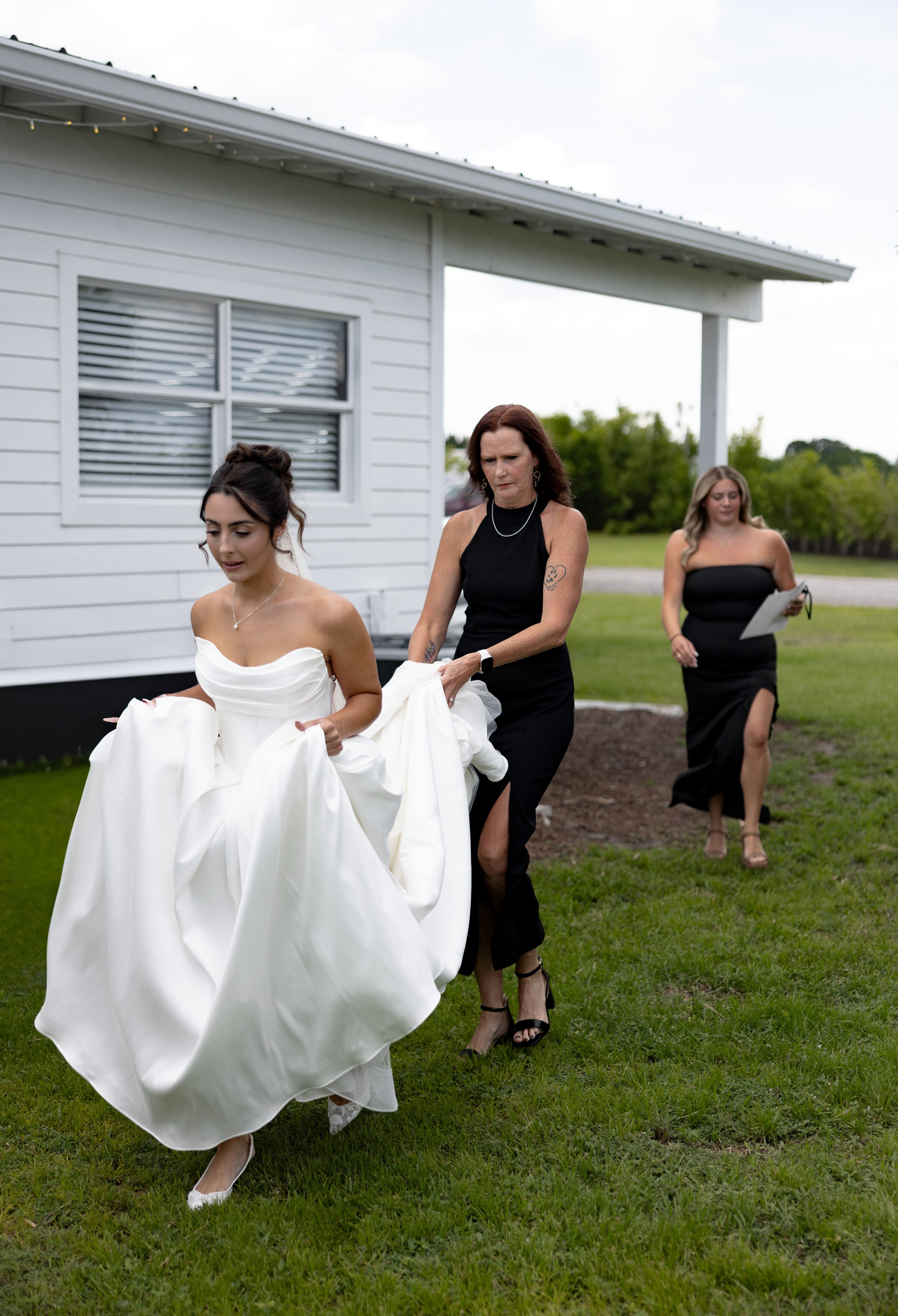 Alexsa and Robert. Ever After Farm Peach. Photographer Anastasia Nagibina